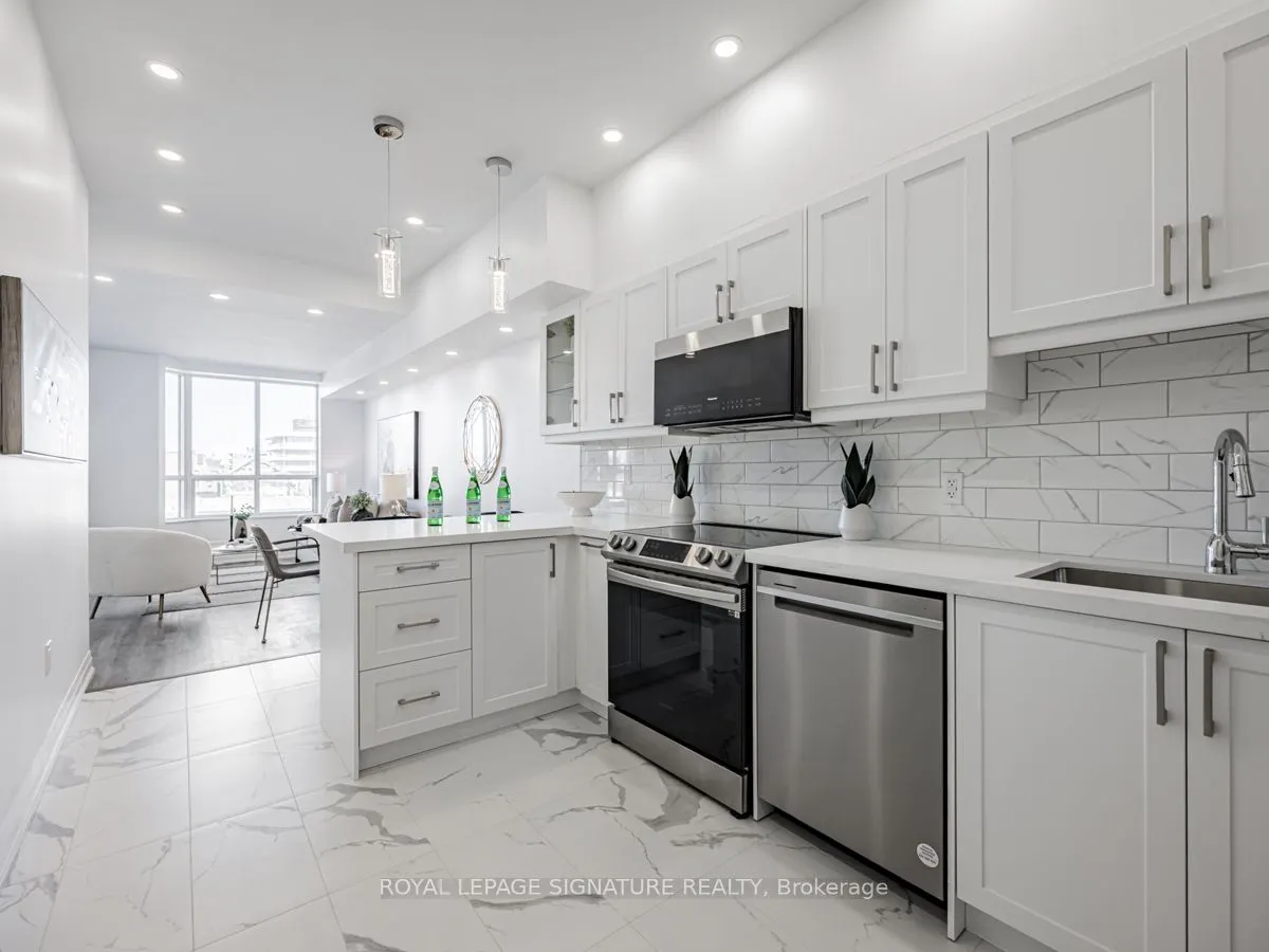 284 Bloor Street W, #1005