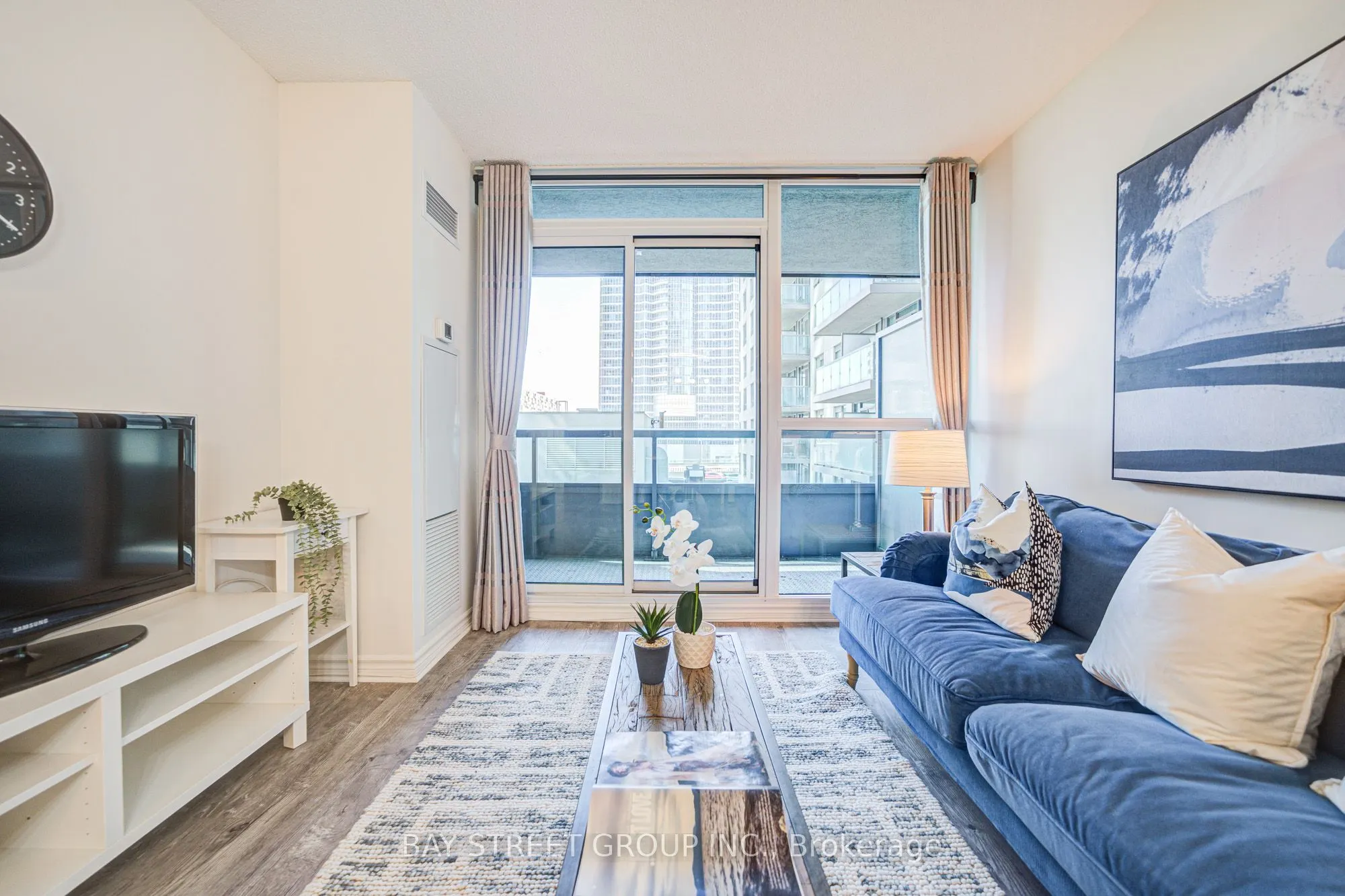 25 Lower Simcoe Street, #627