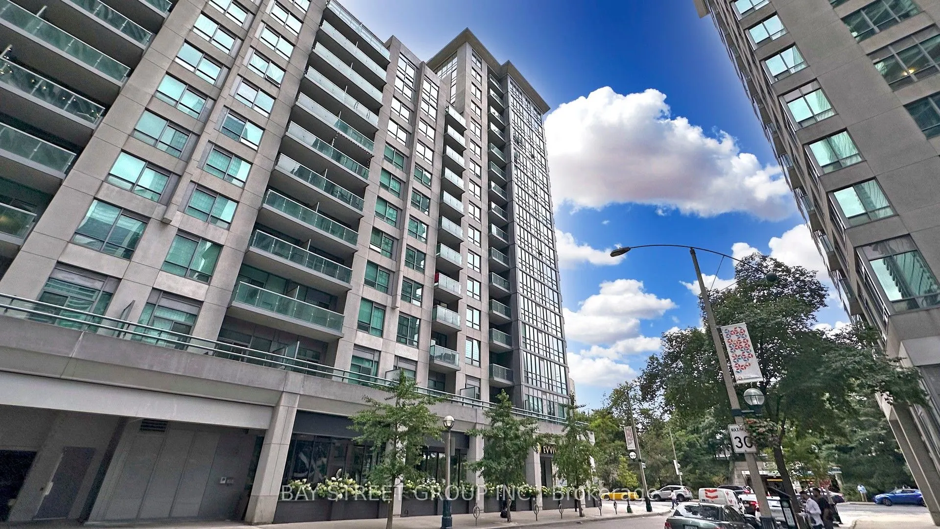 25 Lower Simcoe Street, #627