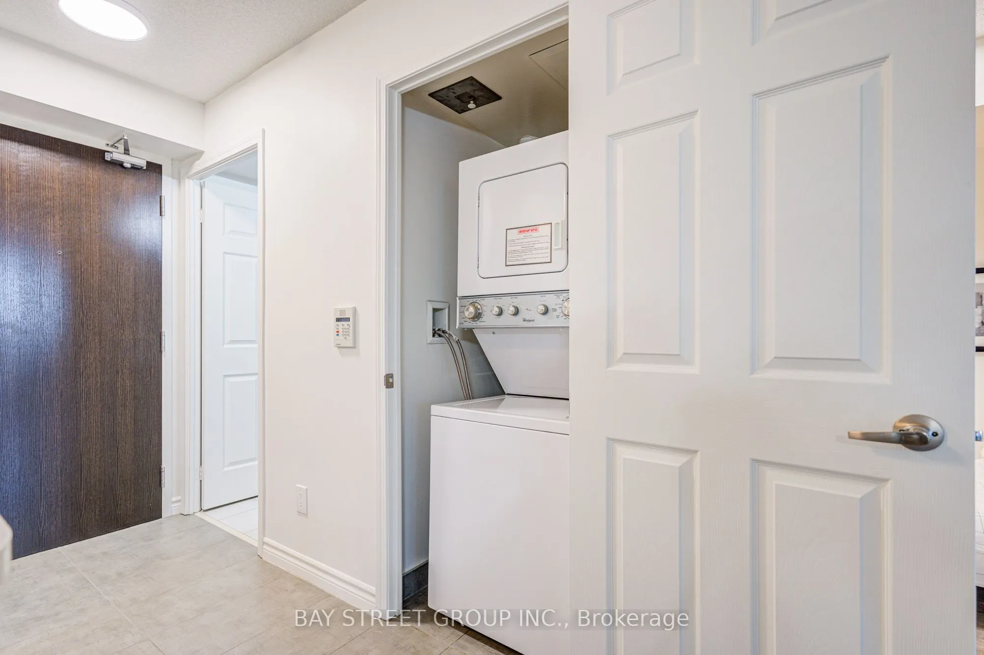25 Lower Simcoe Street, #627