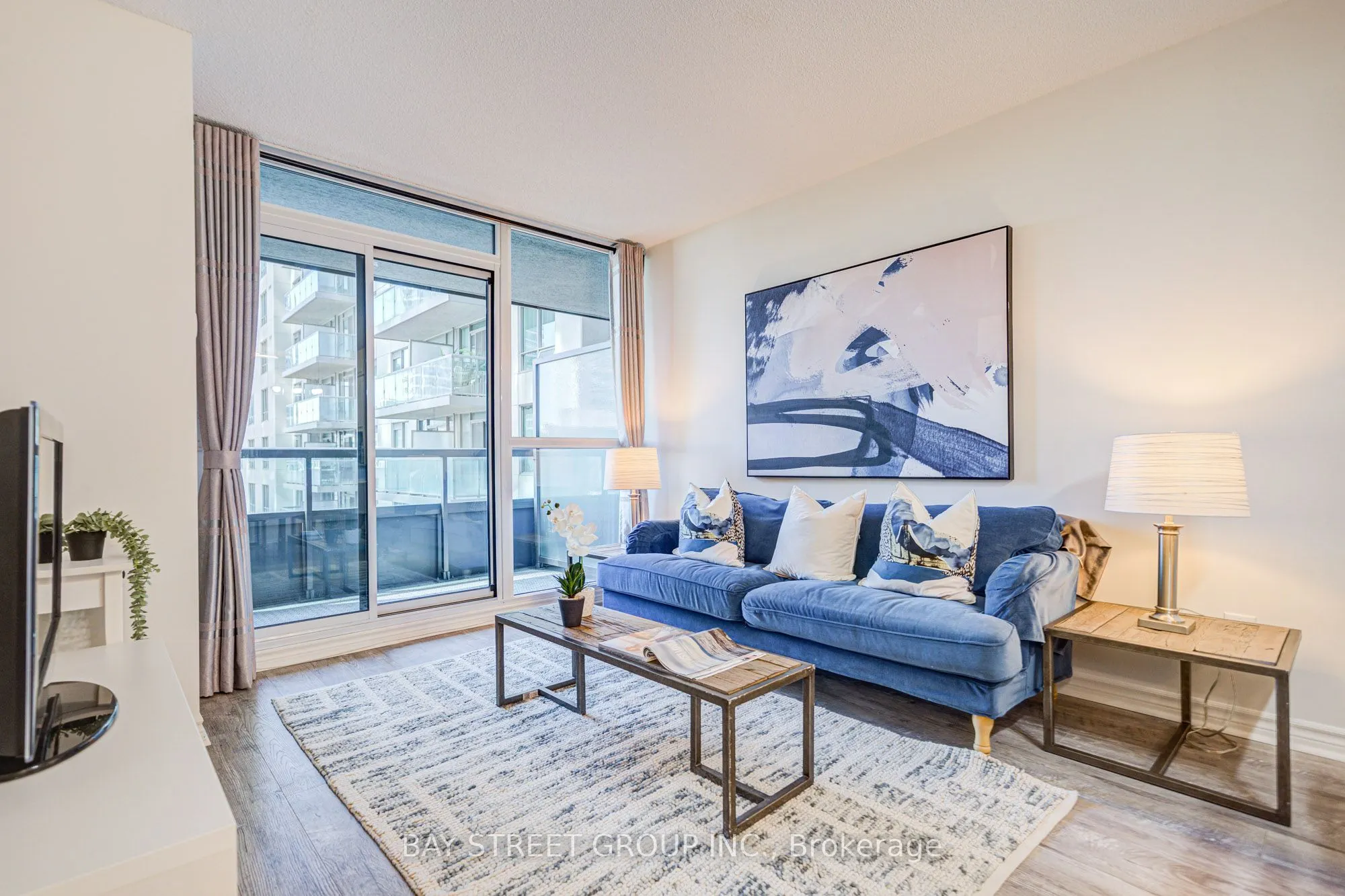 25 Lower Simcoe Street, #627