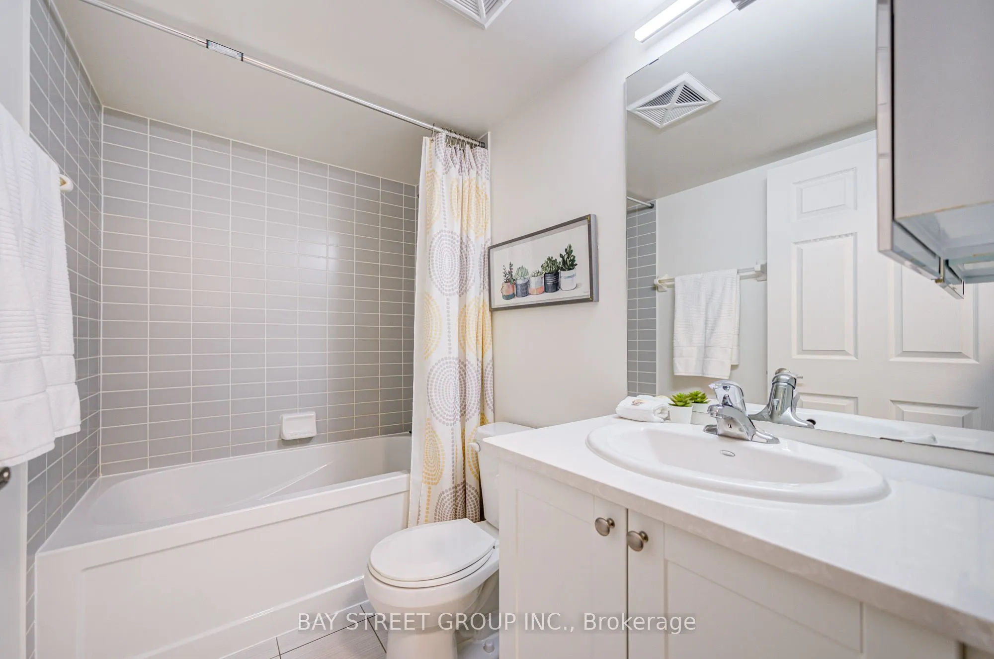 25 Lower Simcoe Street, #627