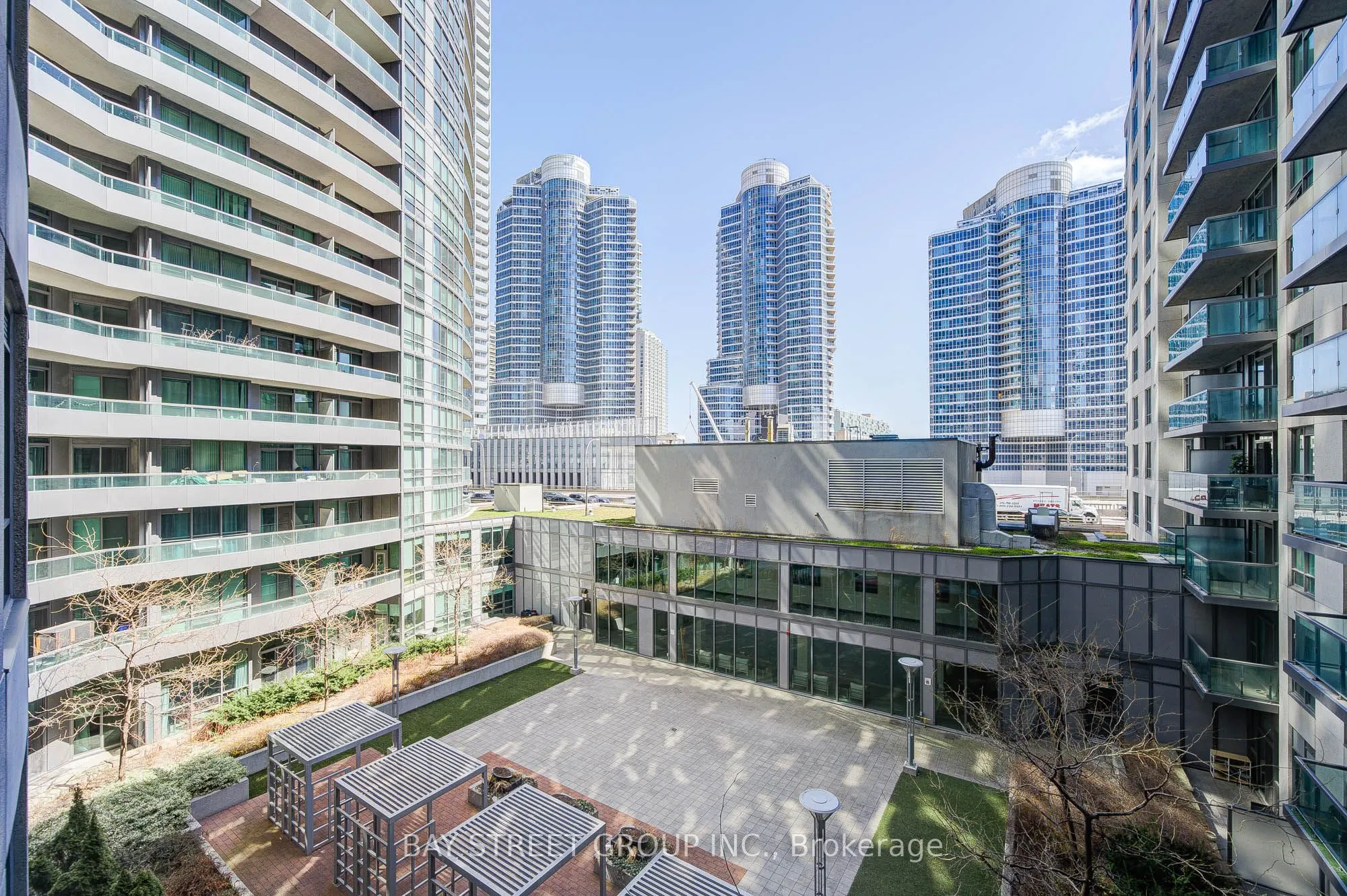 25 Lower Simcoe Street, #627