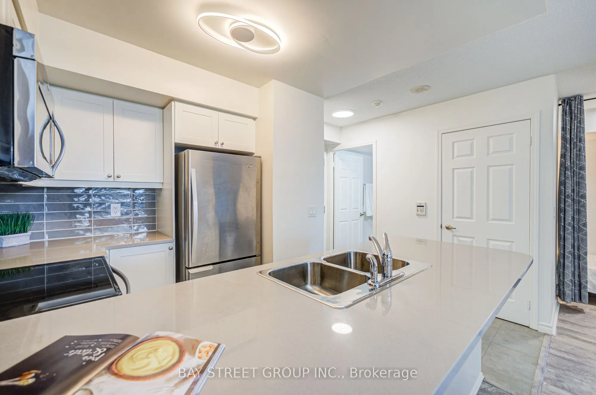 25 Lower Simcoe Street, #627
