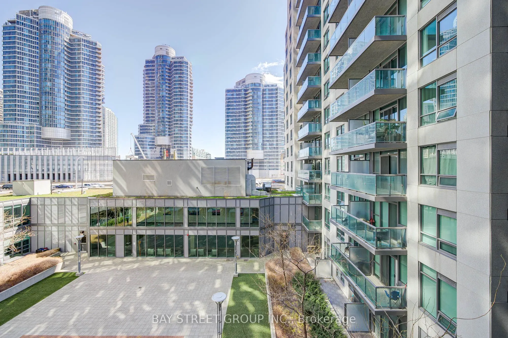 25 Lower Simcoe Street, #627