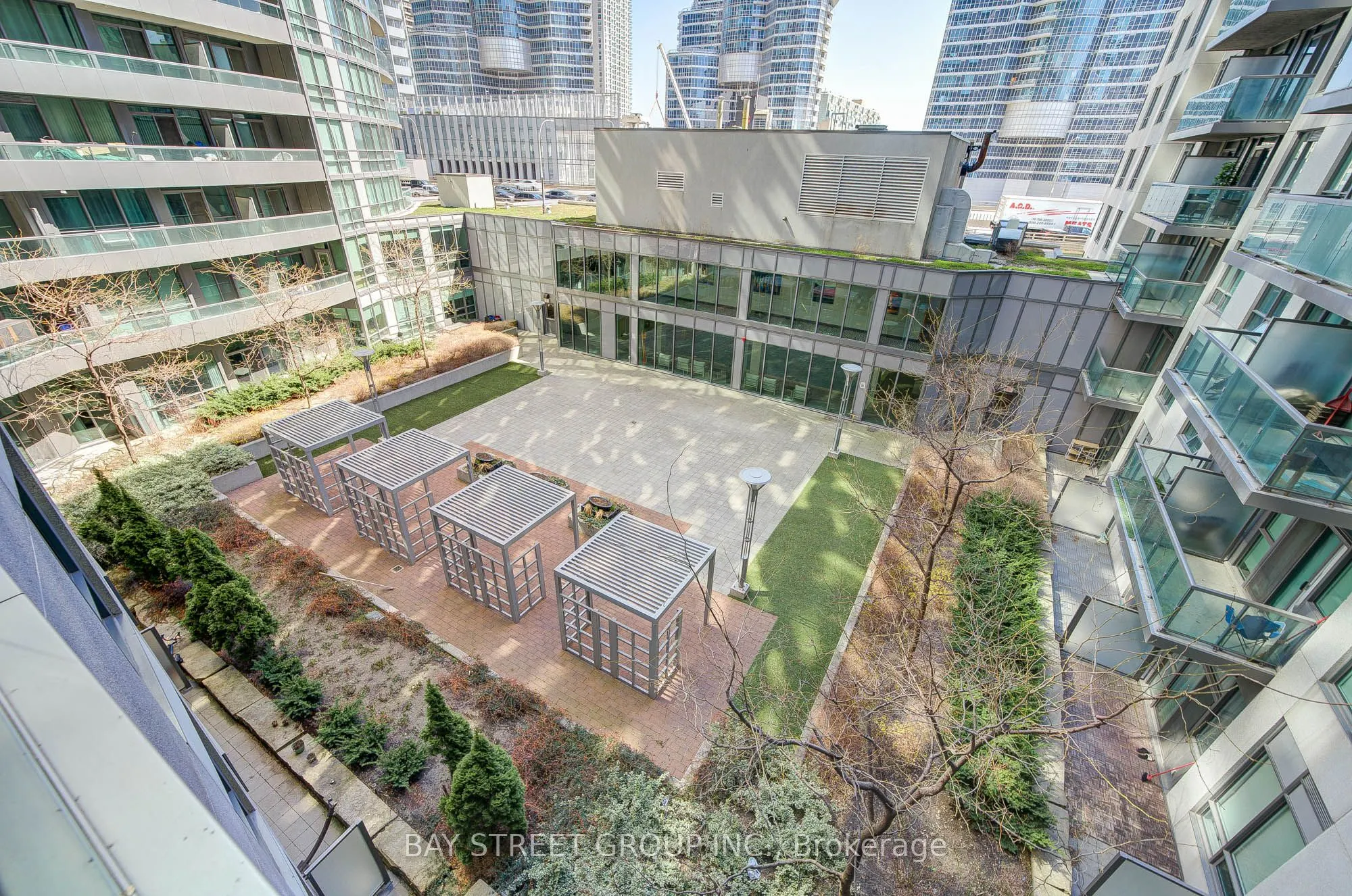 25 Lower Simcoe Street, #627