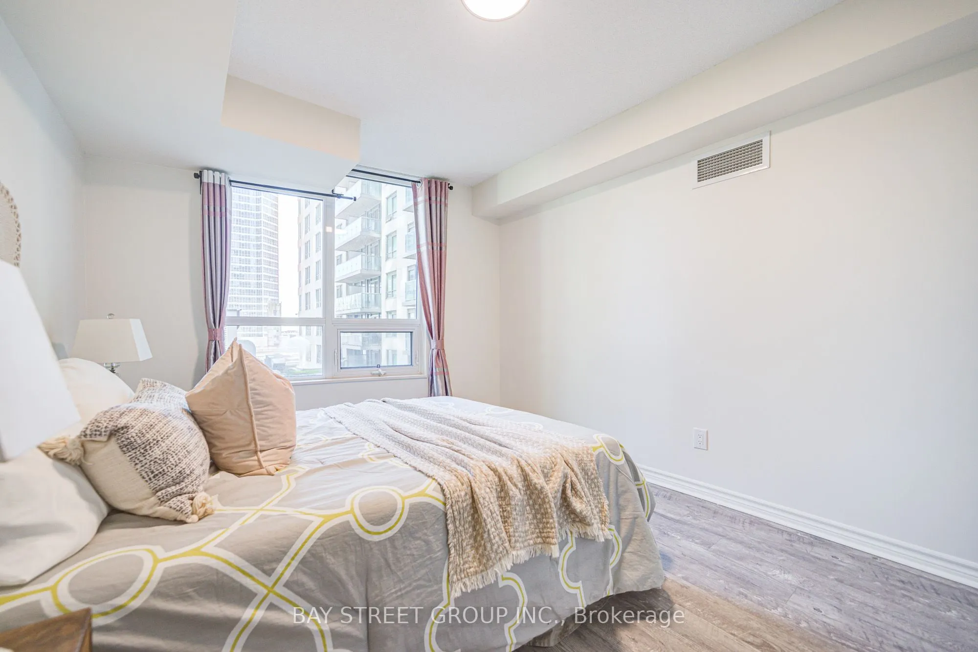 25 Lower Simcoe Street, #627
