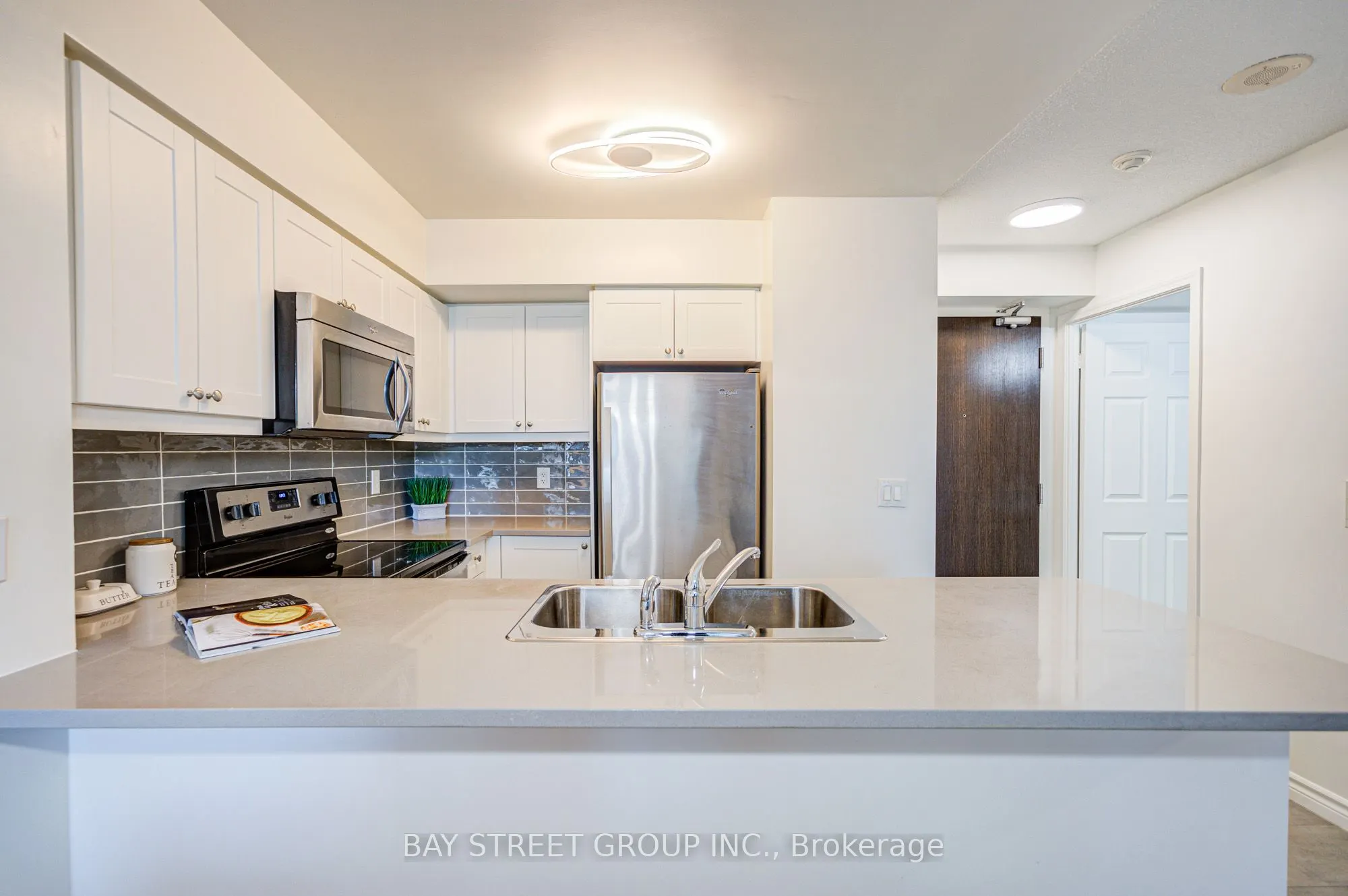 25 Lower Simcoe Street, #627