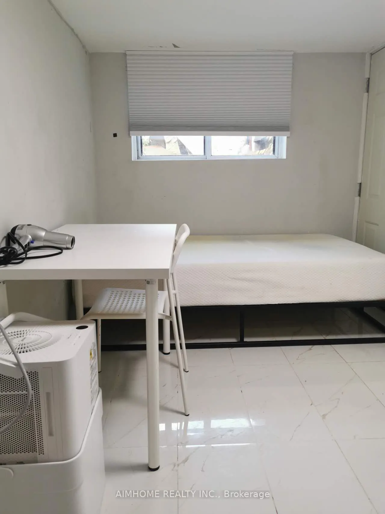 253 Palmerston Avenue, #Basement Ensuite Room