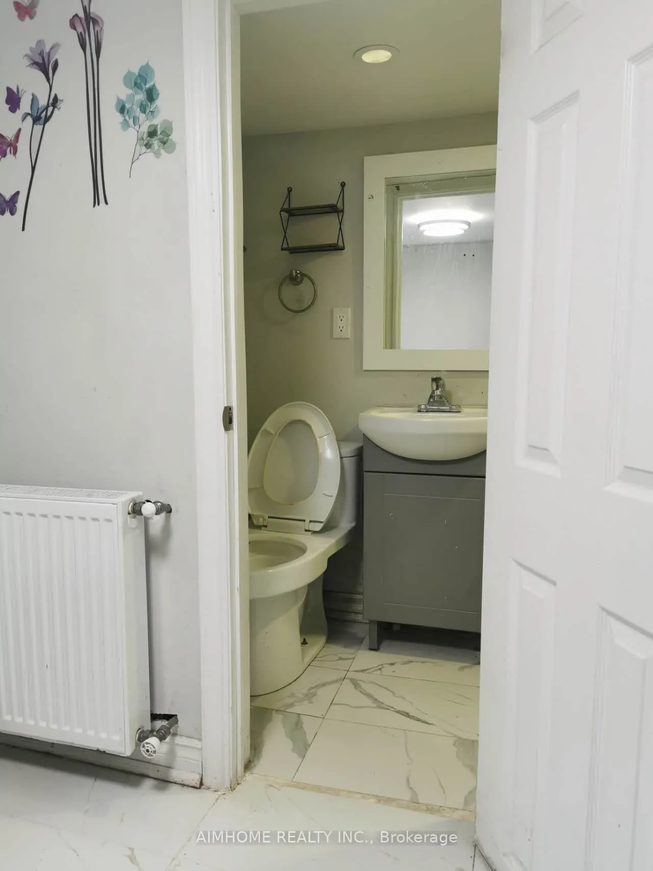 253 Palmerston Avenue, #Basement Ensuite Room