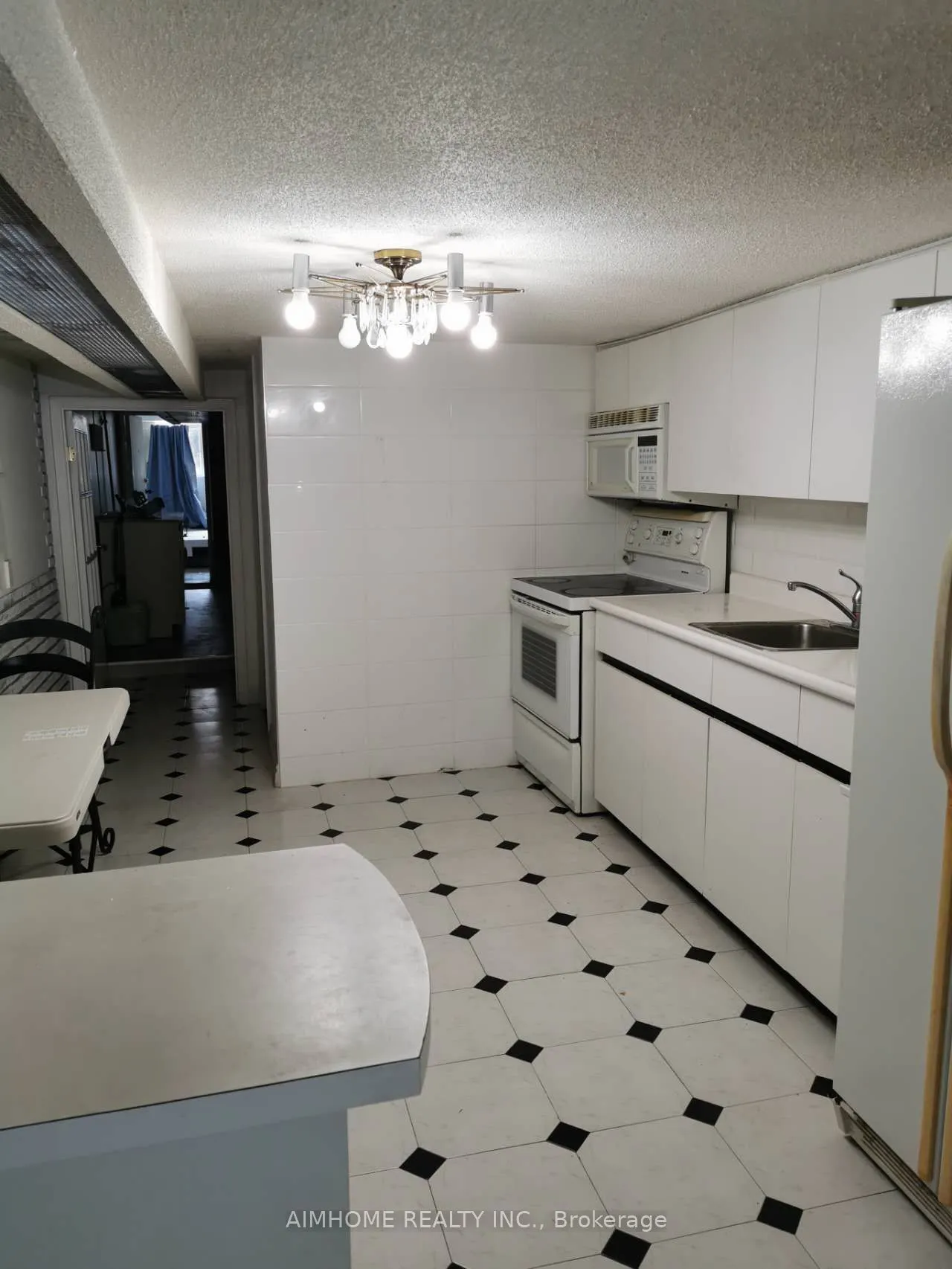 253 Palmerston Avenue, #Basement Ensuite Room