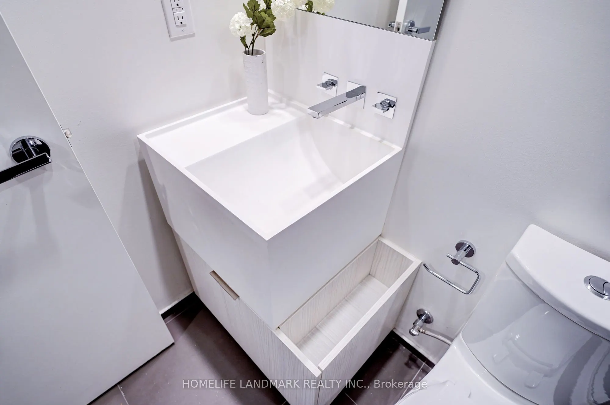 1 Bloor Street E, #6108