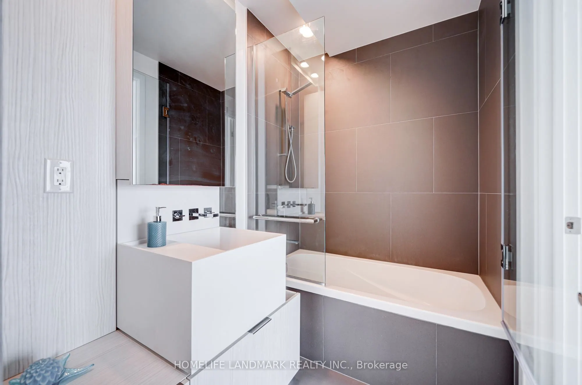 1 Bloor Street E, #6108