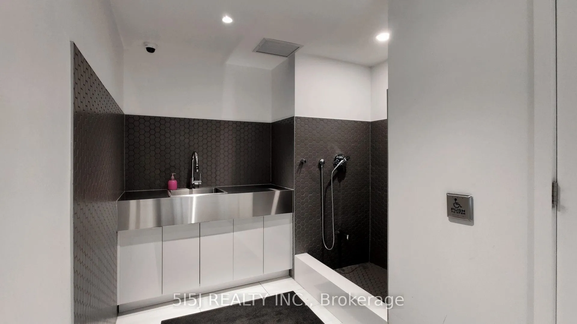 39 Roehampton Avenue #3708