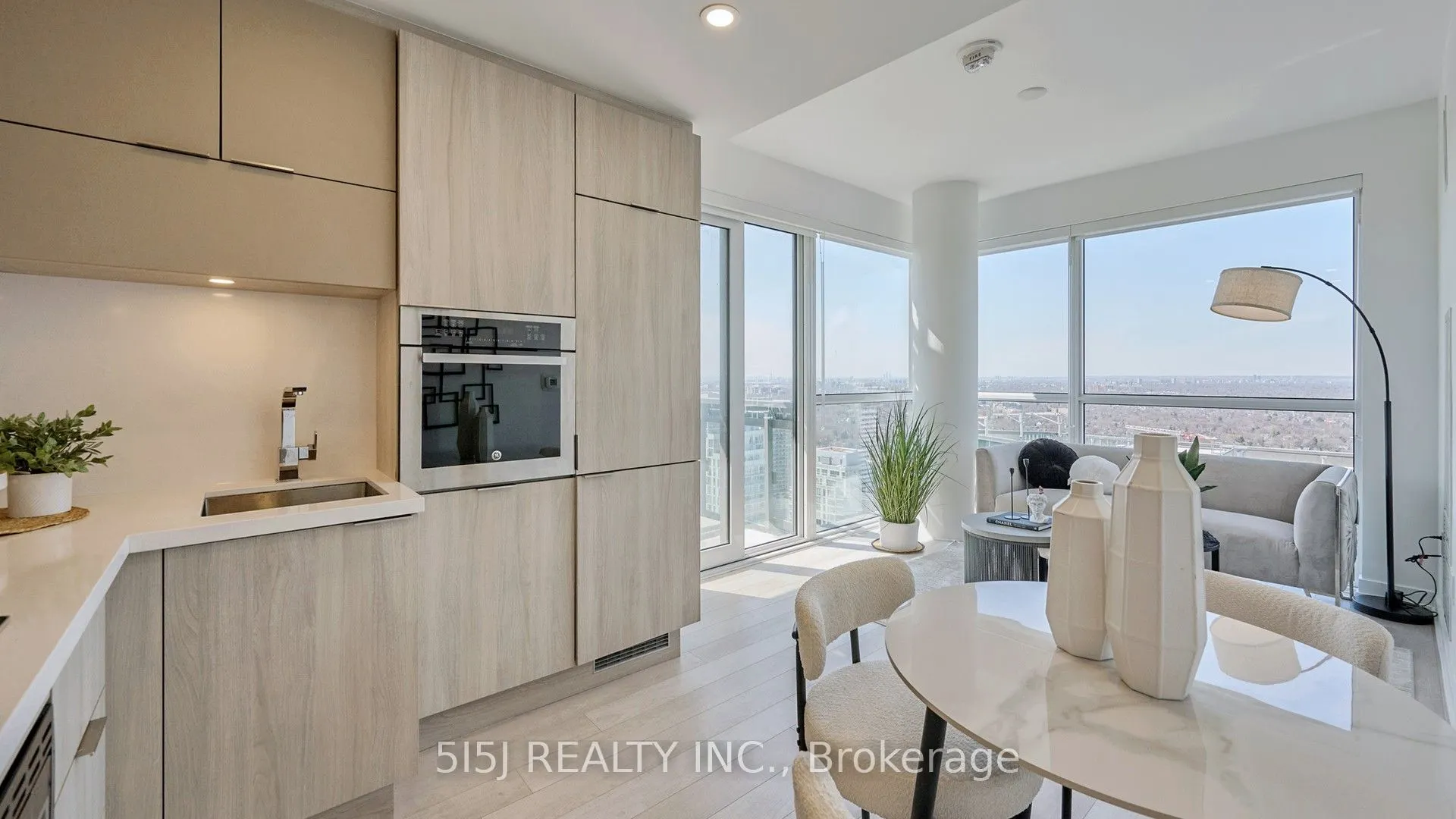 39 Roehampton Avenue #3708