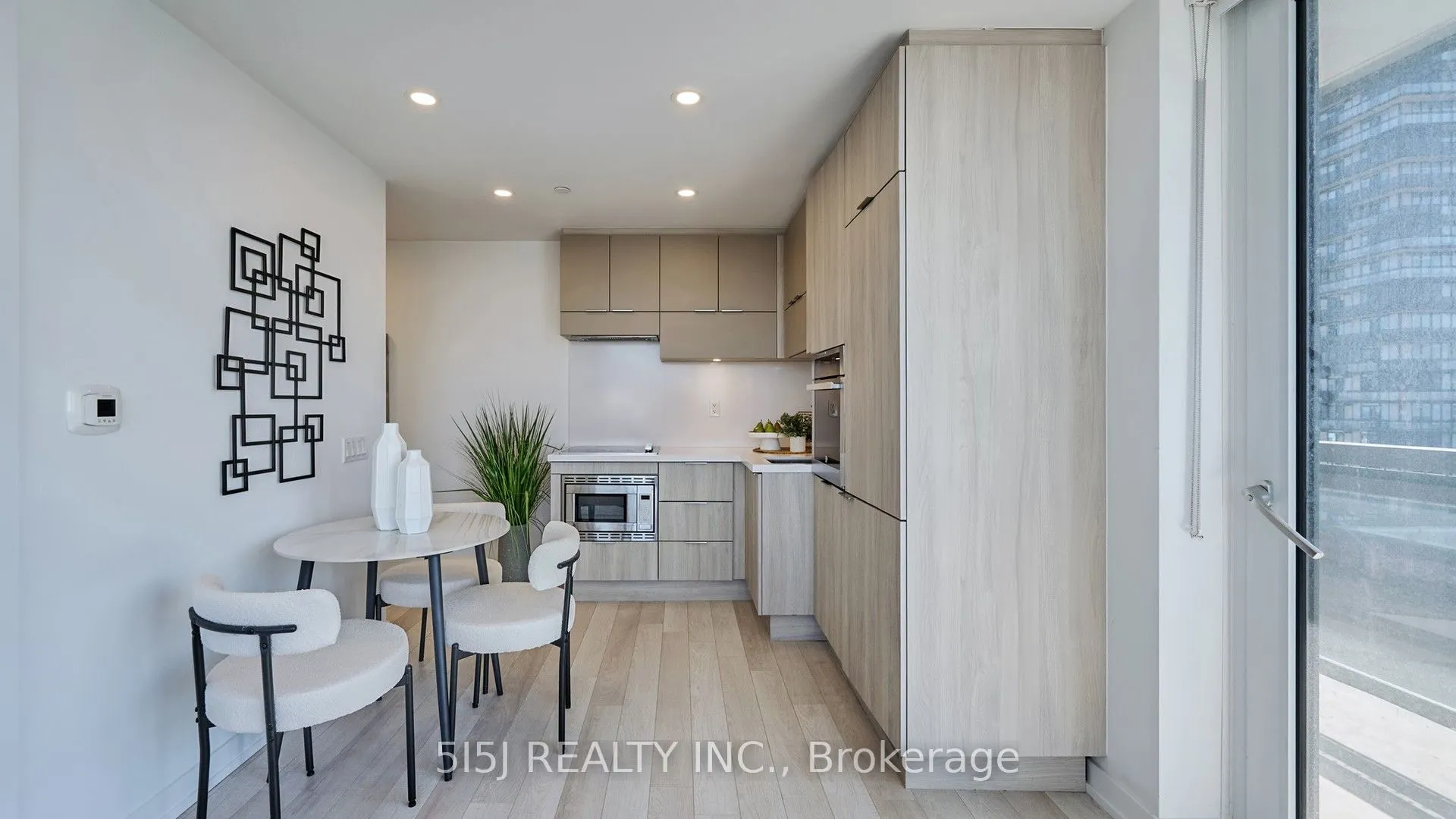 39 Roehampton Avenue #3708