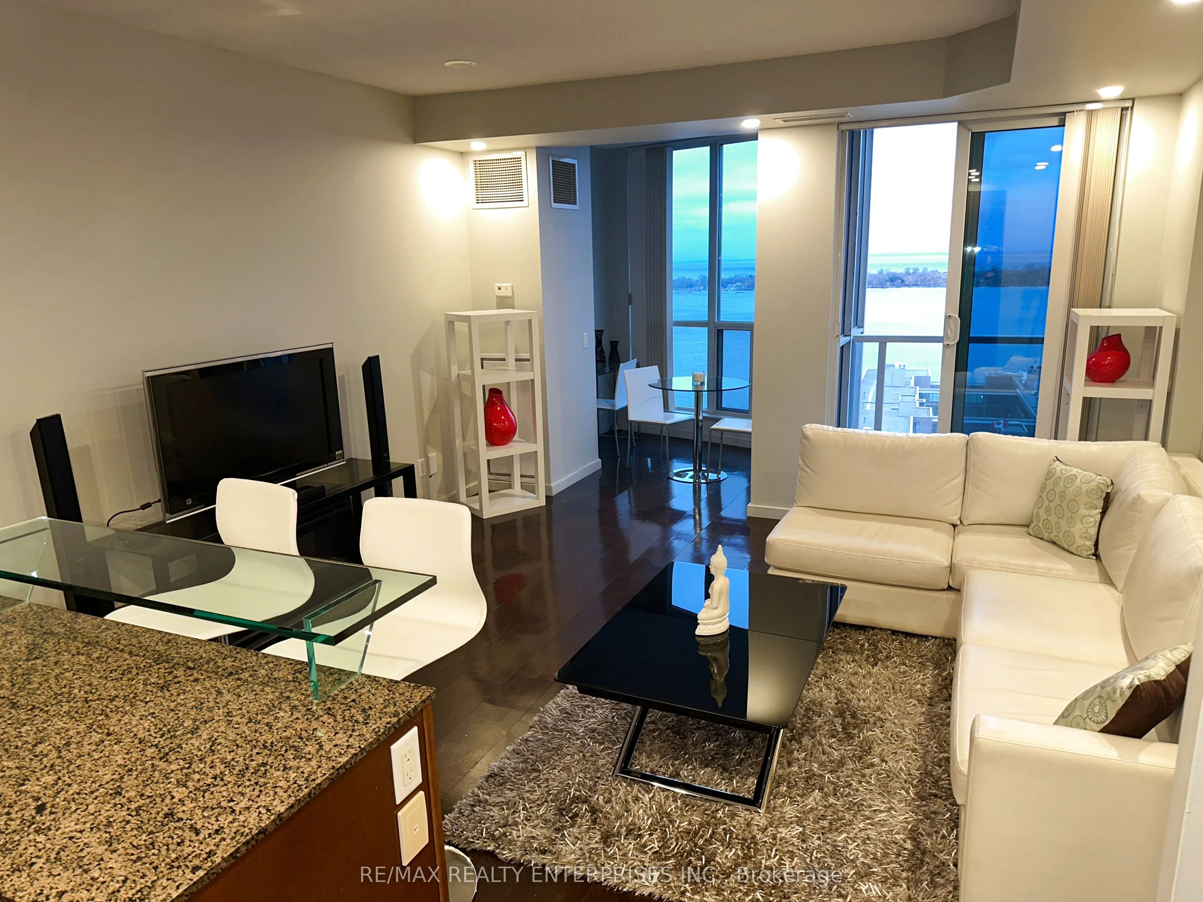 8 York Street, #2710