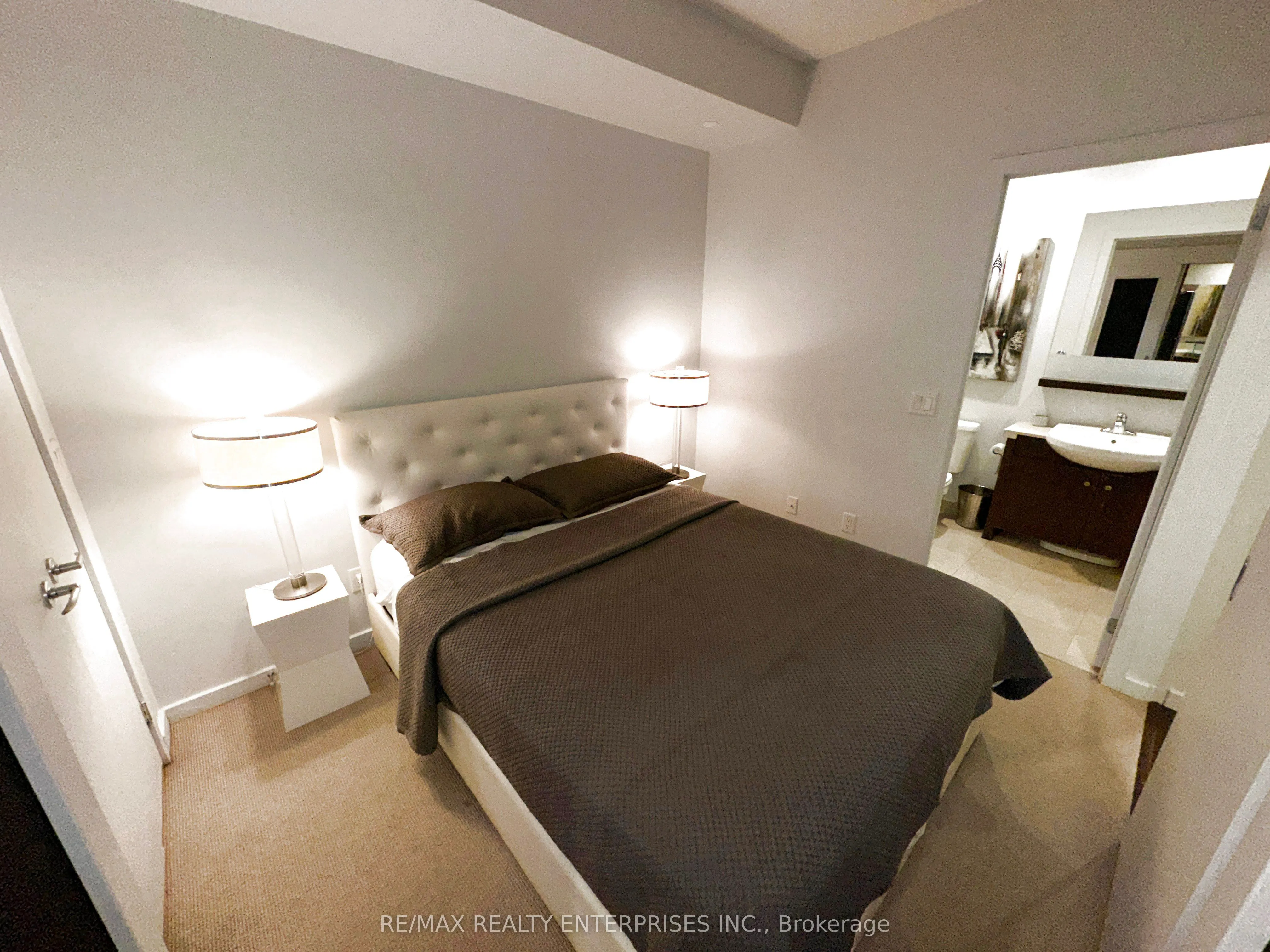 8 York Street, #2710