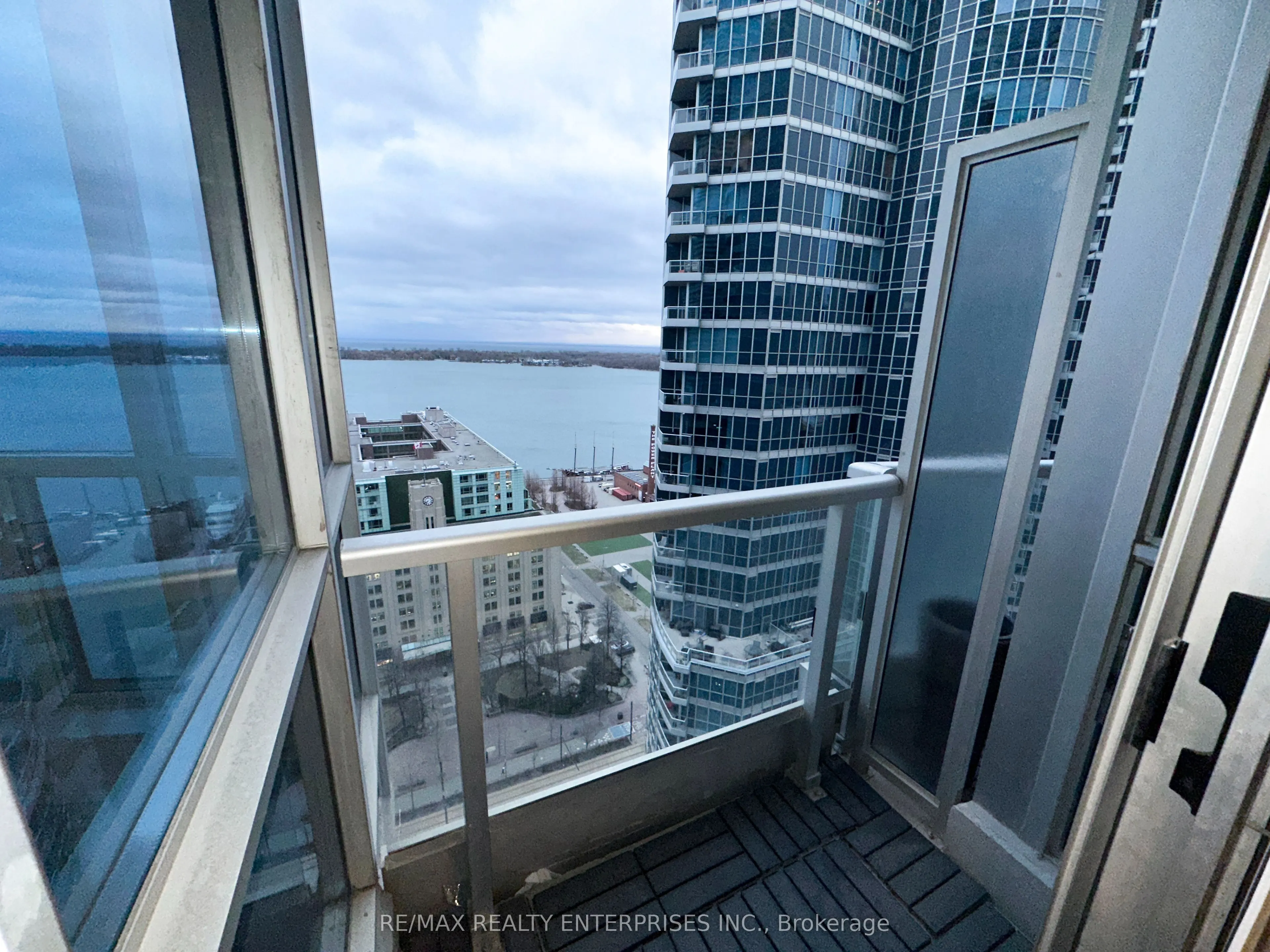 8 York Street, #2710