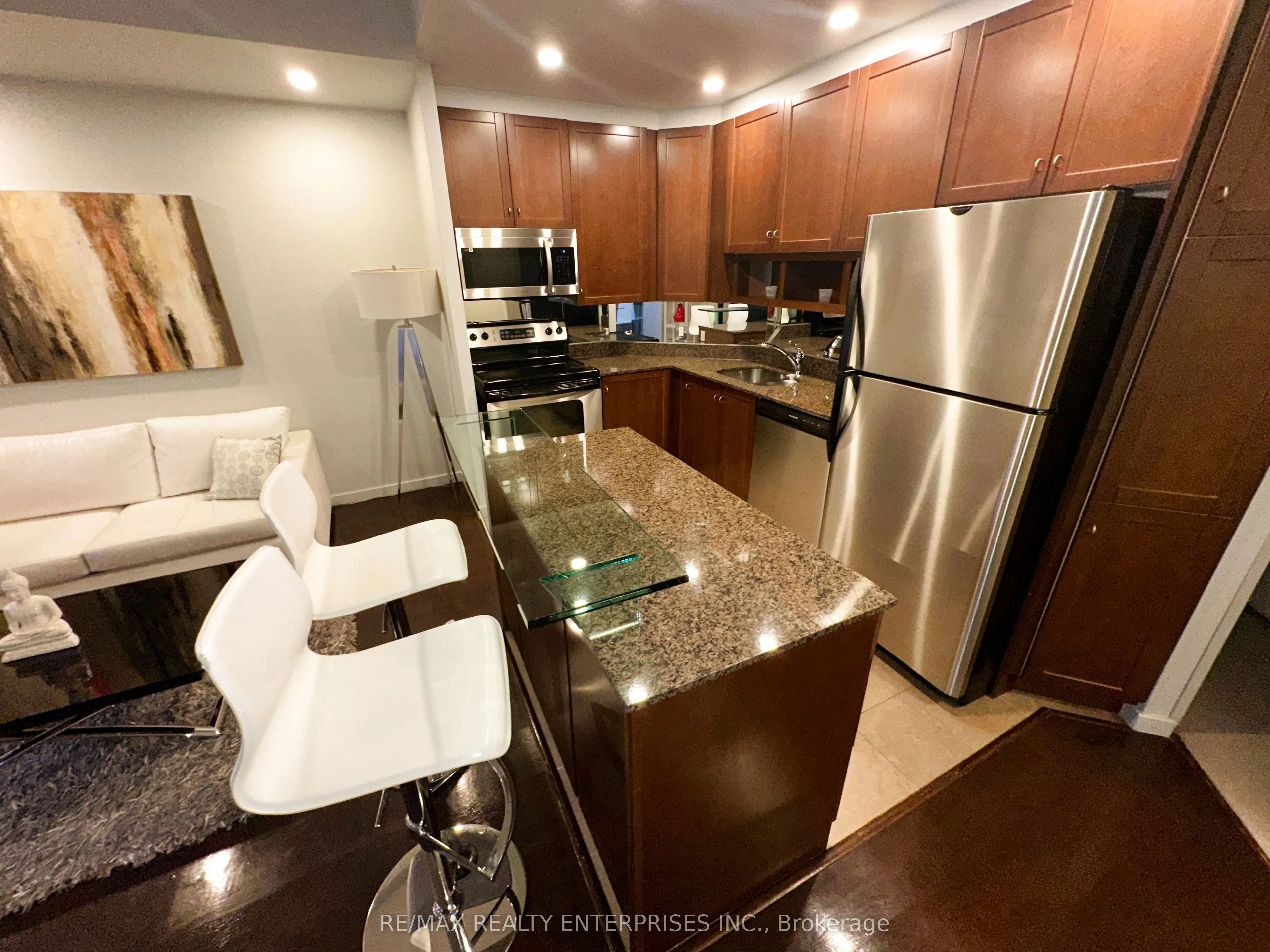 8 York Street, #2710