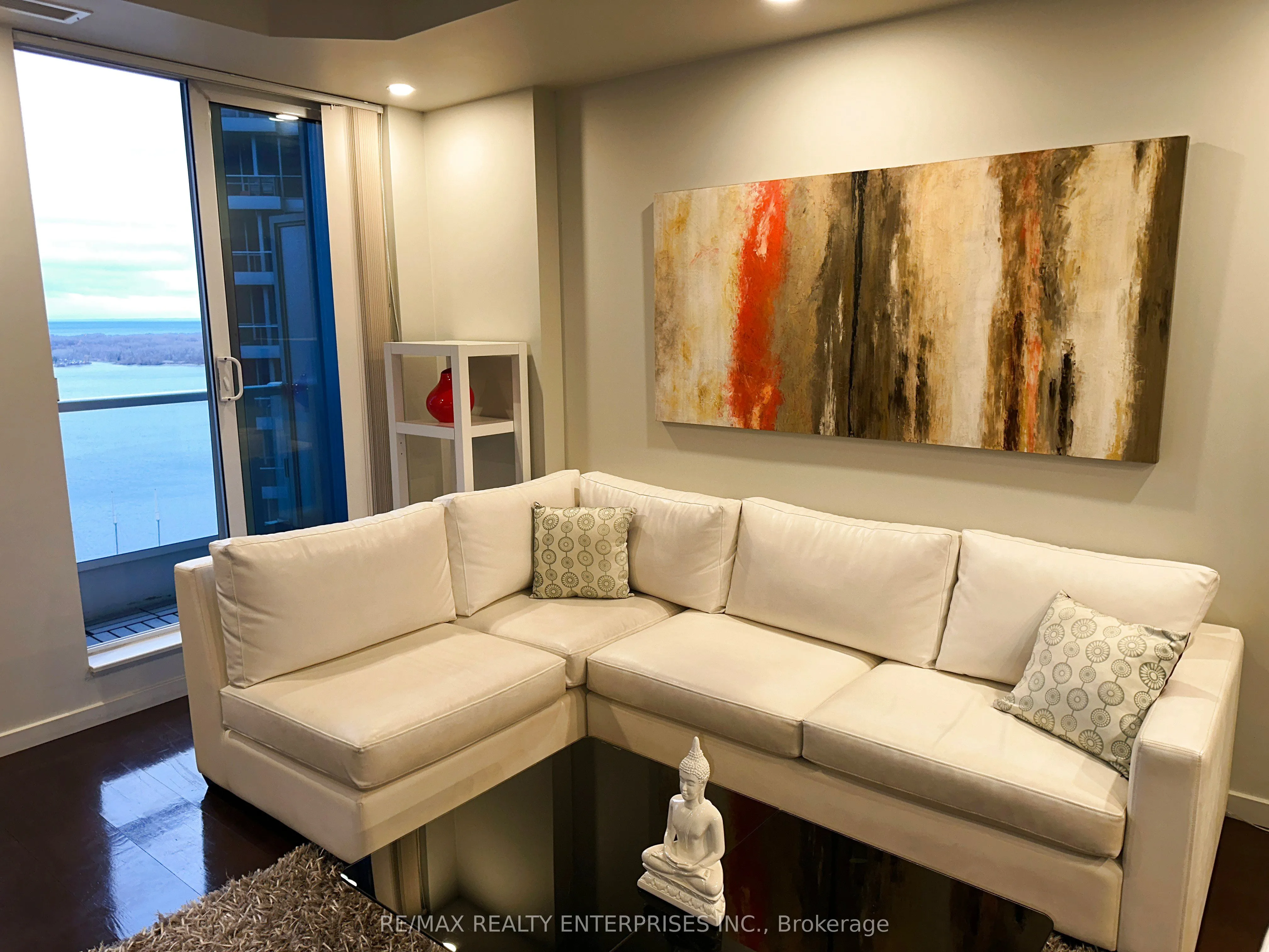 8 York Street, #2710