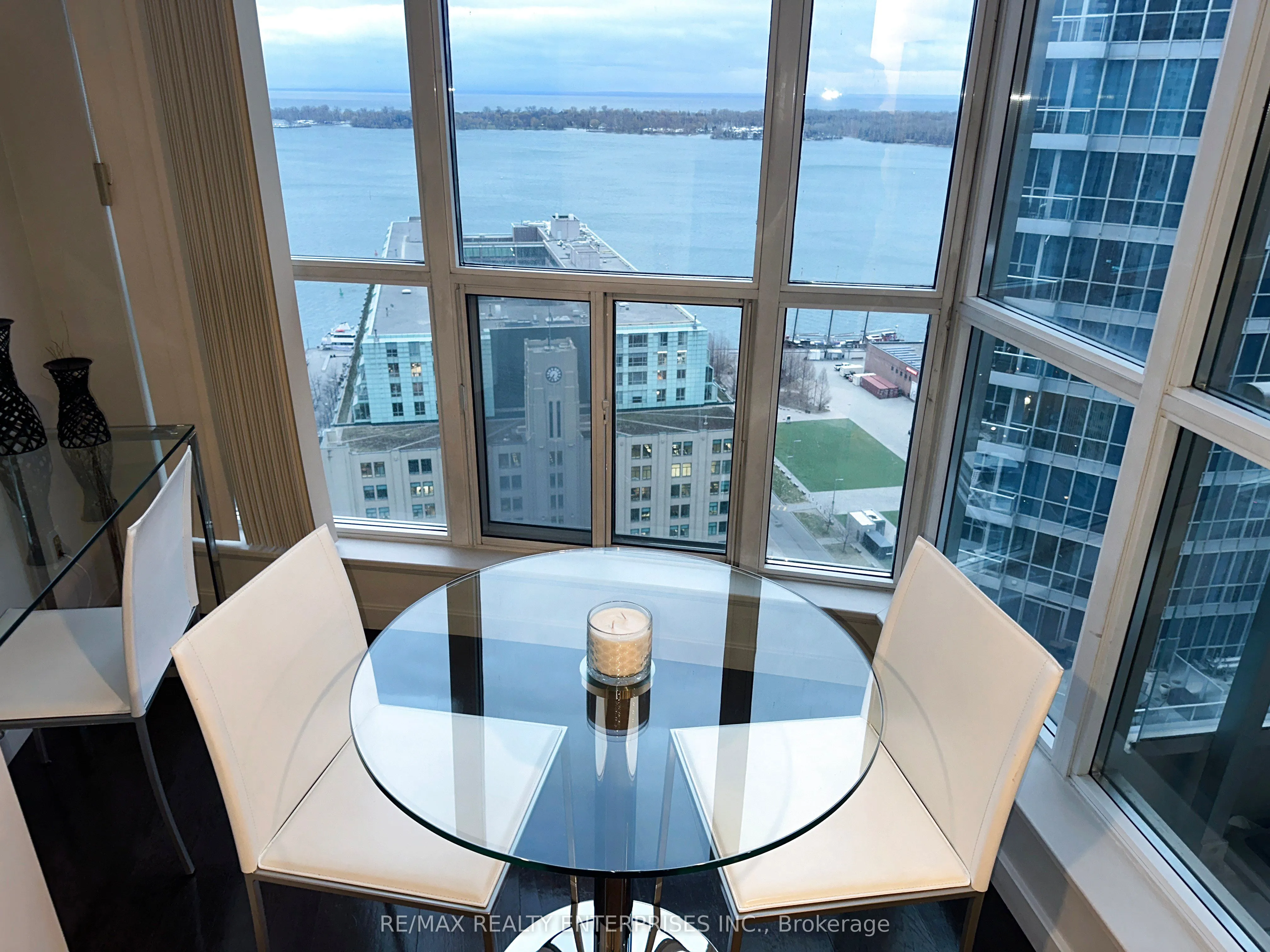 8 York Street, #2710