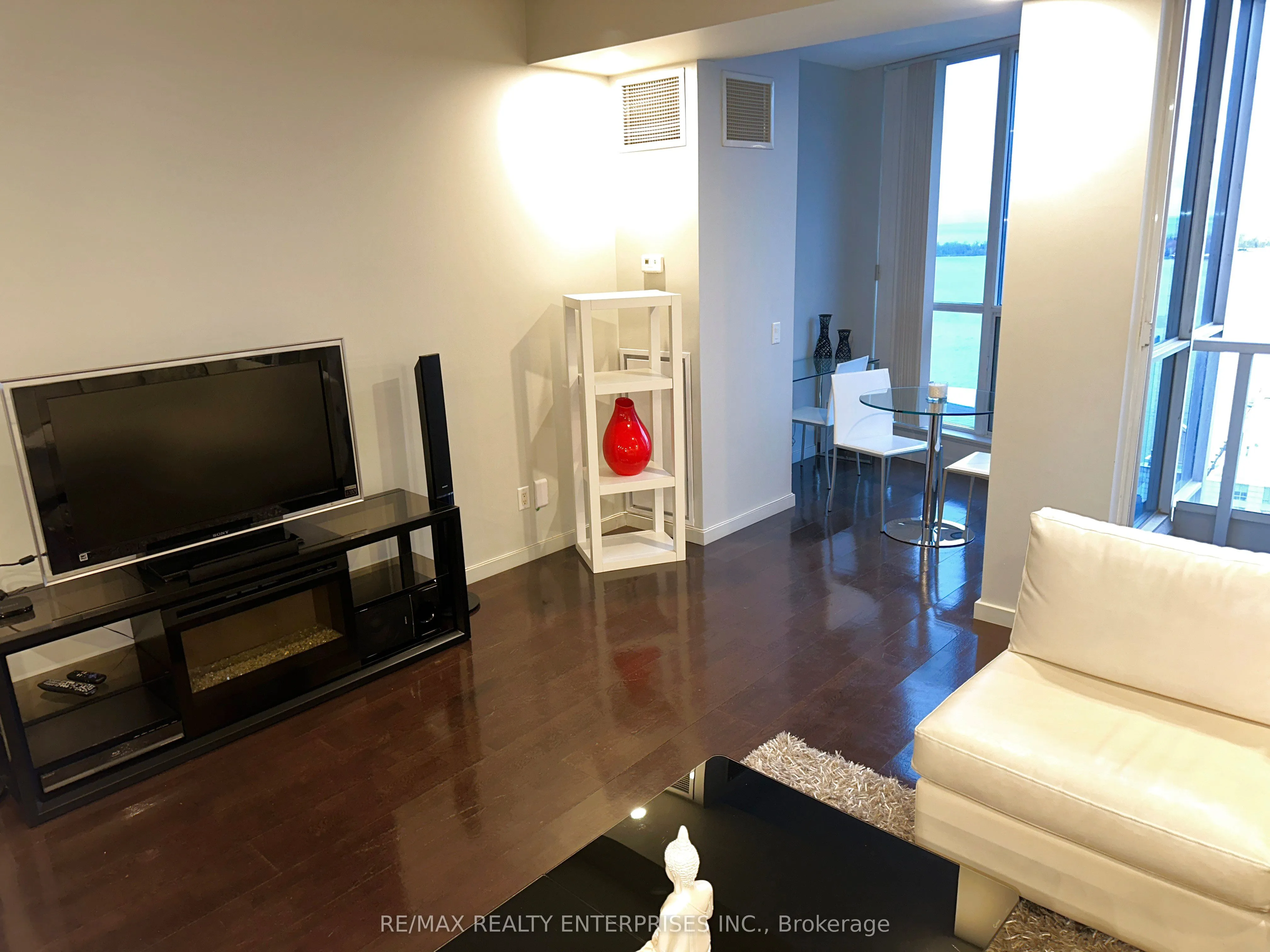8 York Street, #2710