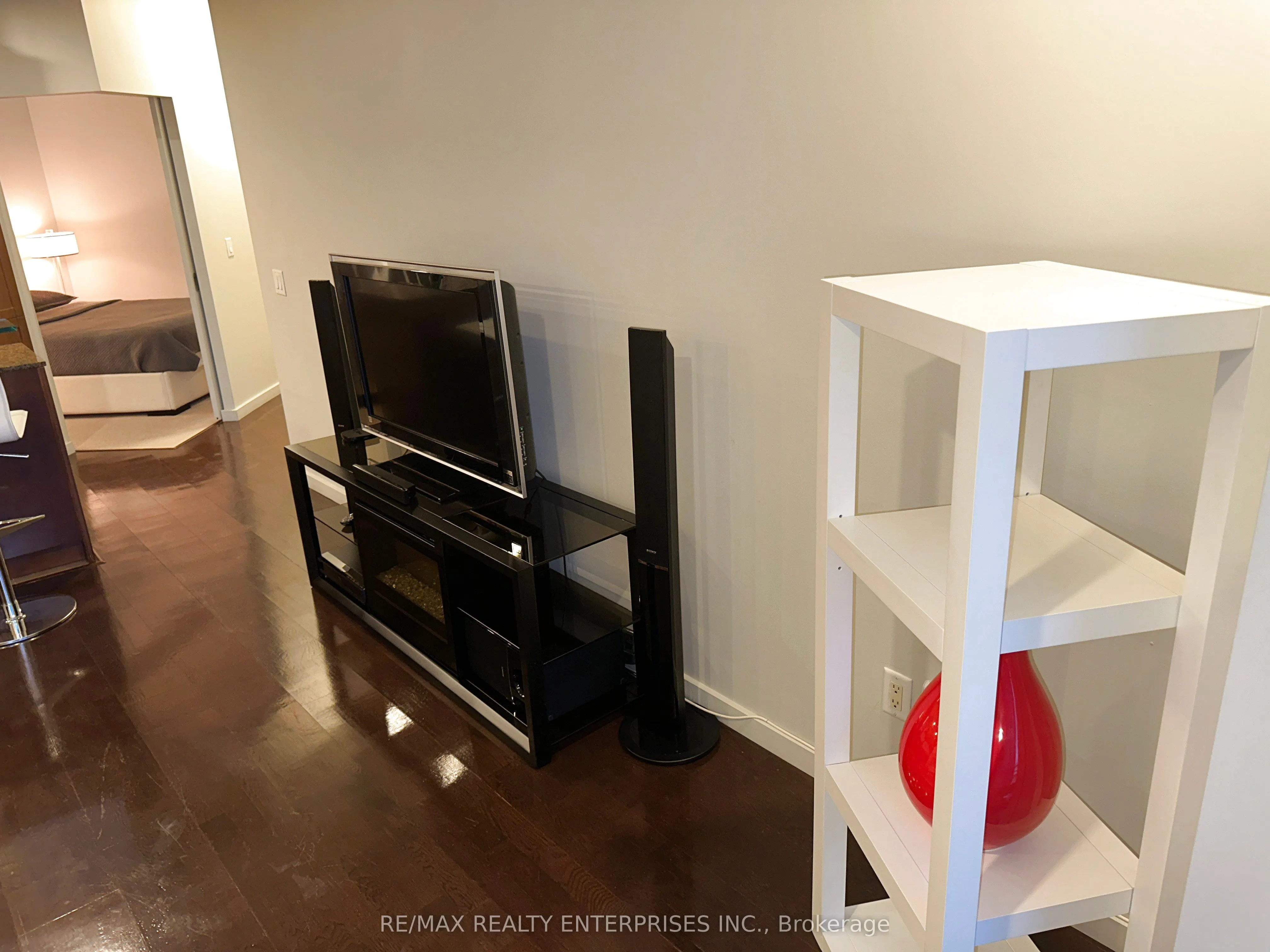 8 York Street, #2710