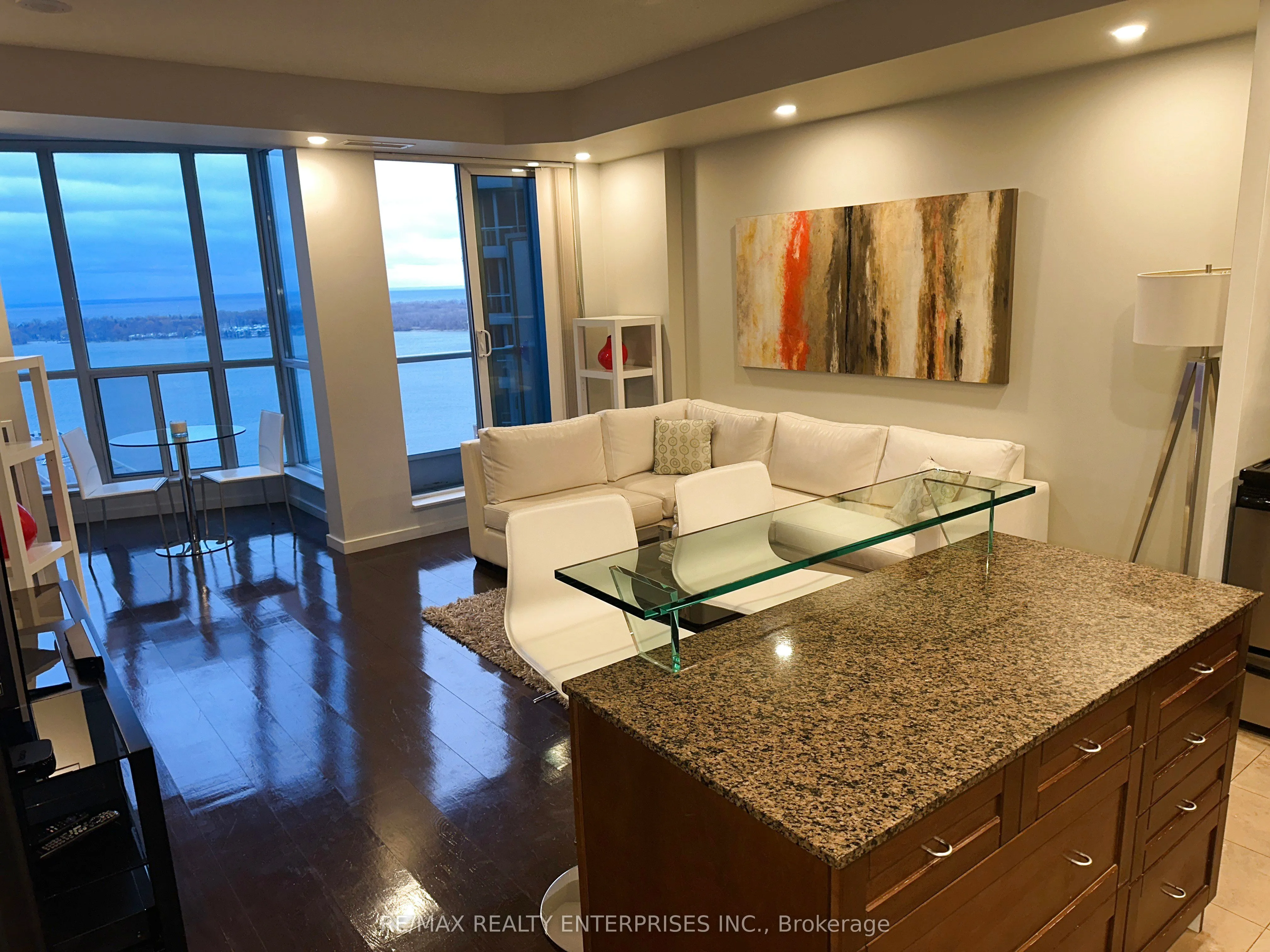 8 York Street, #2710