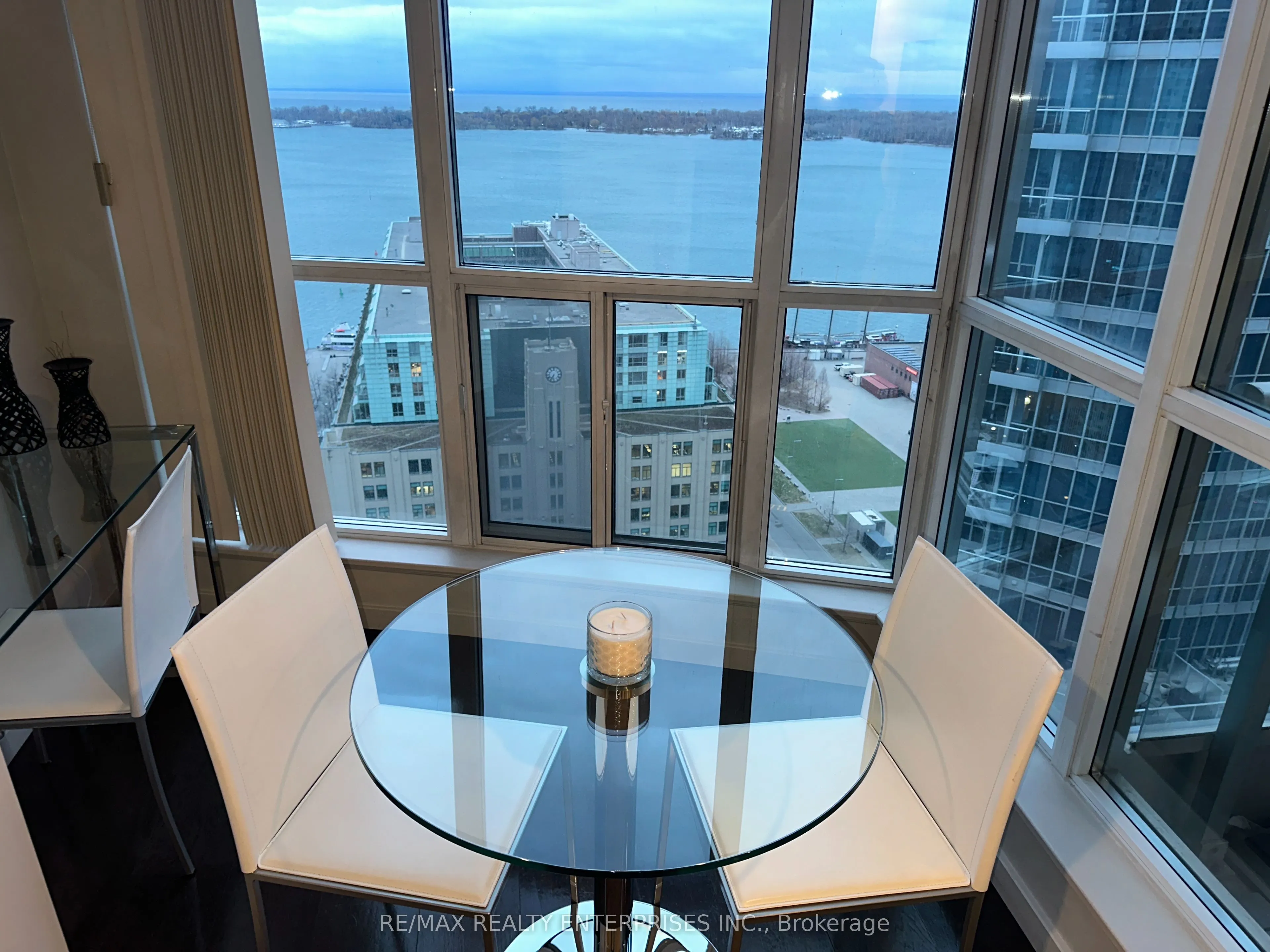 8 York Street, #2710