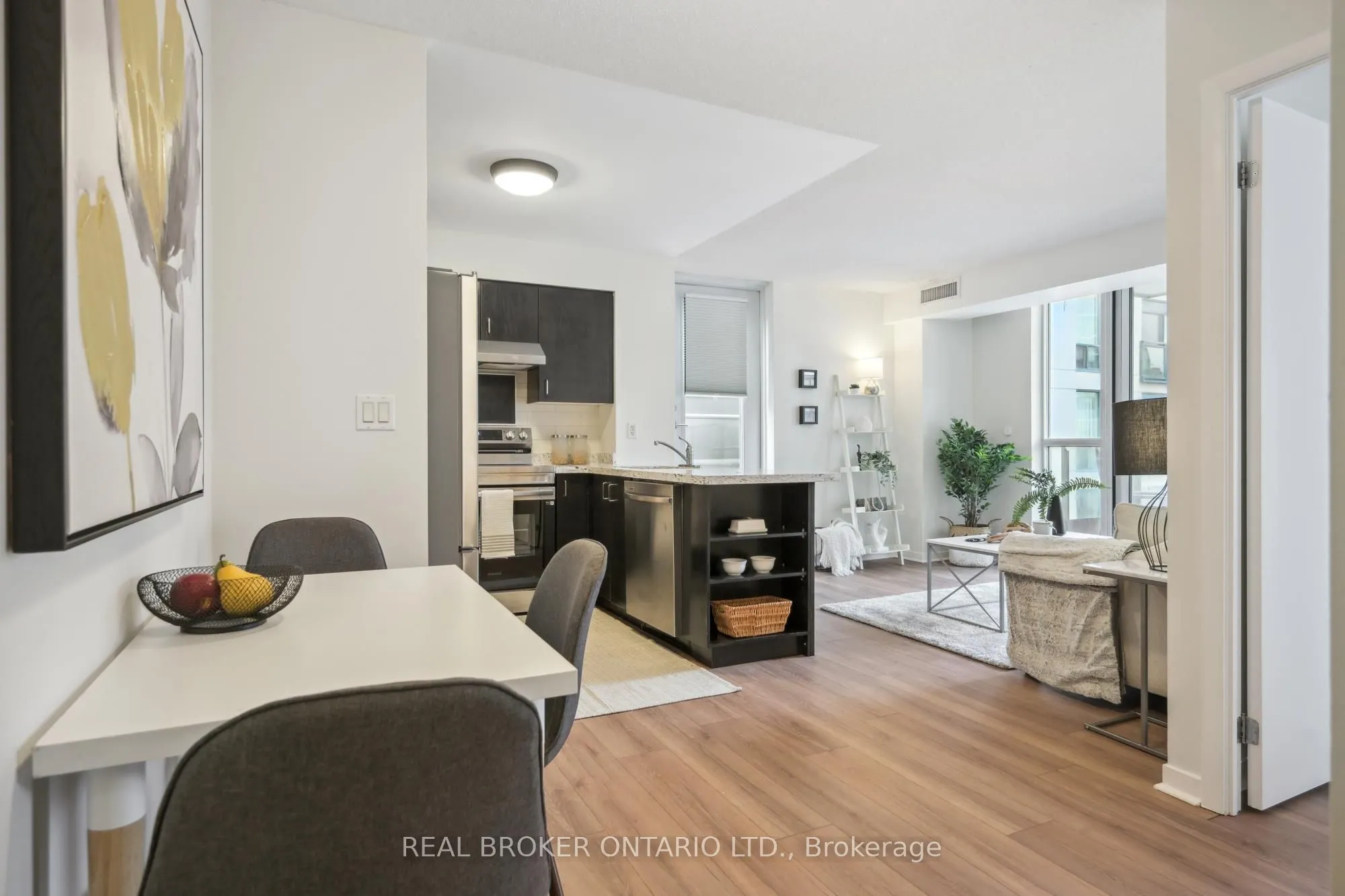 76 Shuter Street, #501