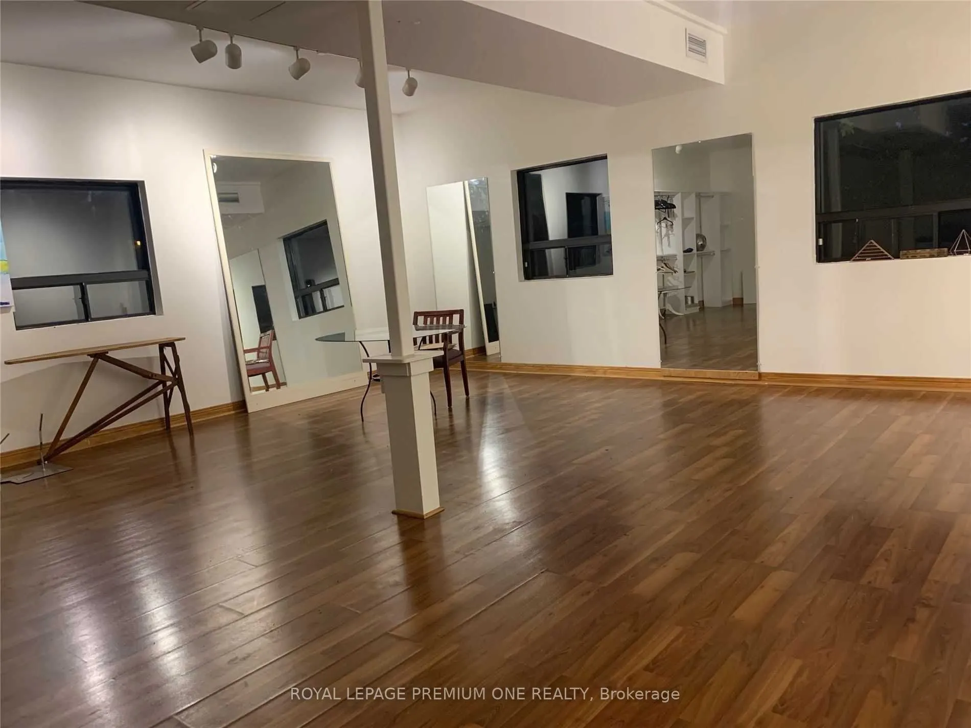 102 Harbord Street, #UPSTAIRS