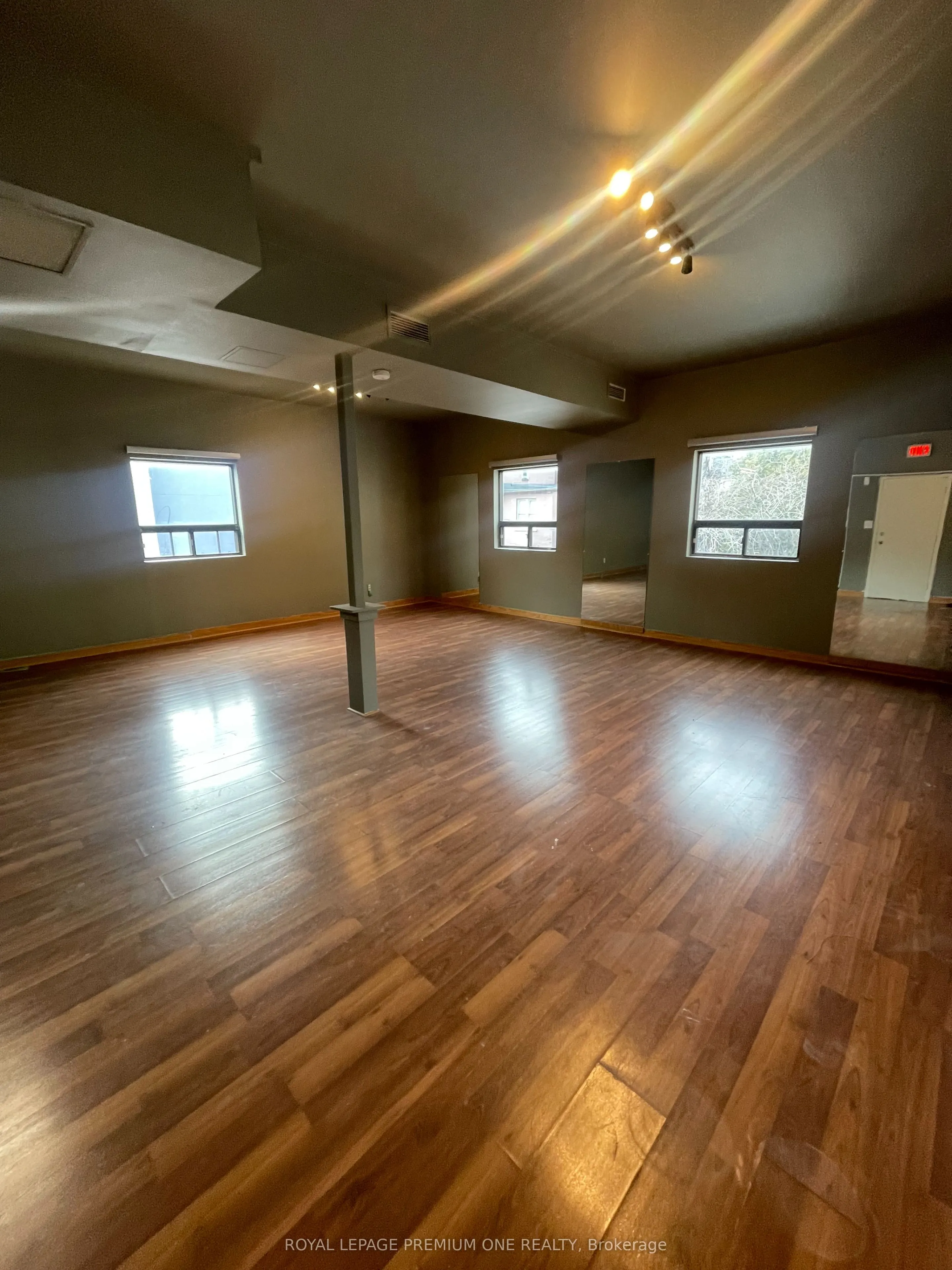 102 Harbord Street, #UPSTAIRS