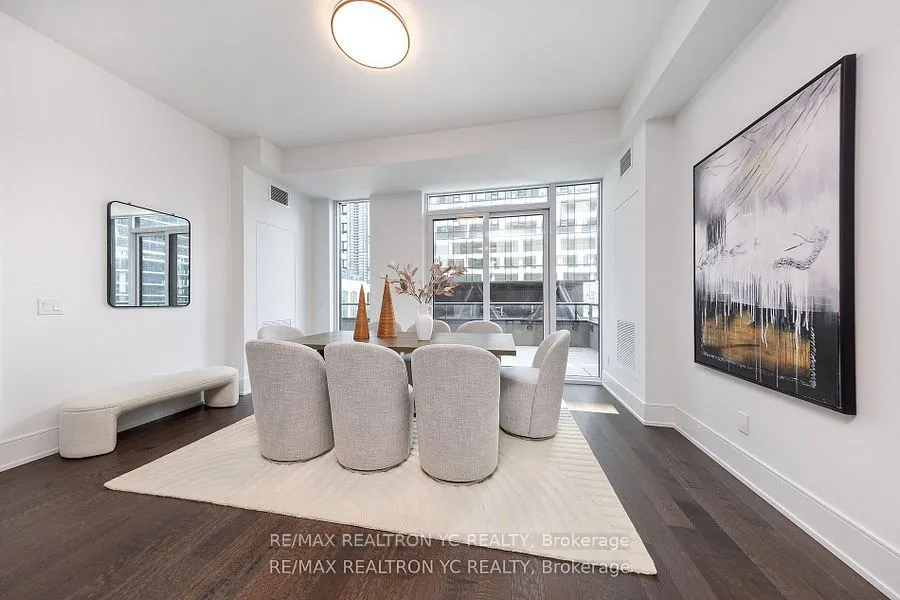 455 Wellington Street W #706