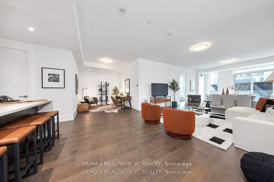 455 Wellington Street W #706