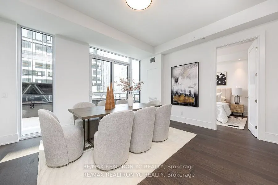 455 Wellington Street W #706