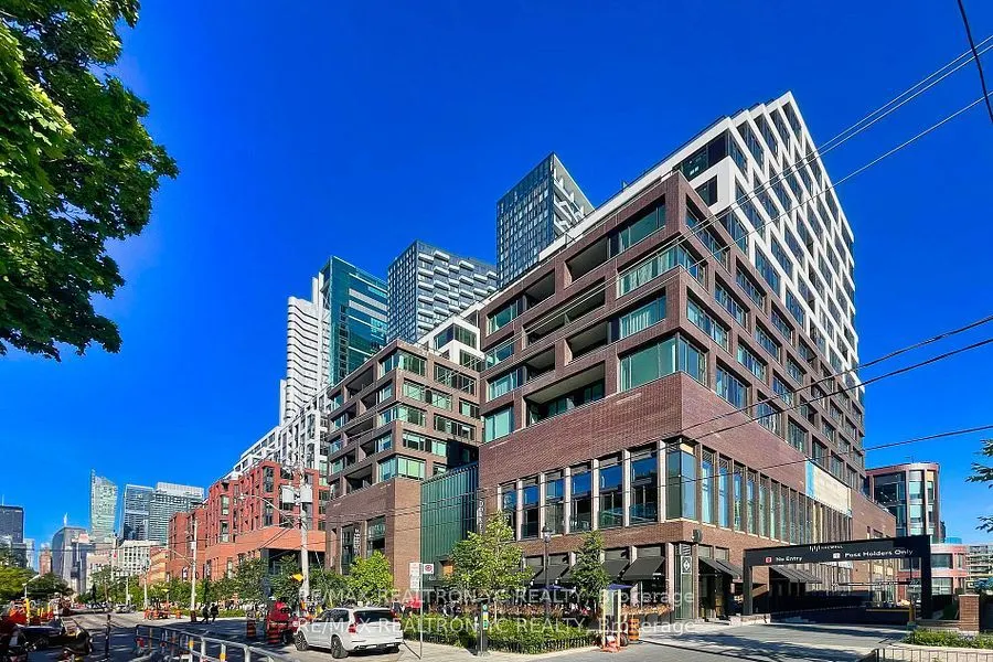 455 Wellington Street W #706