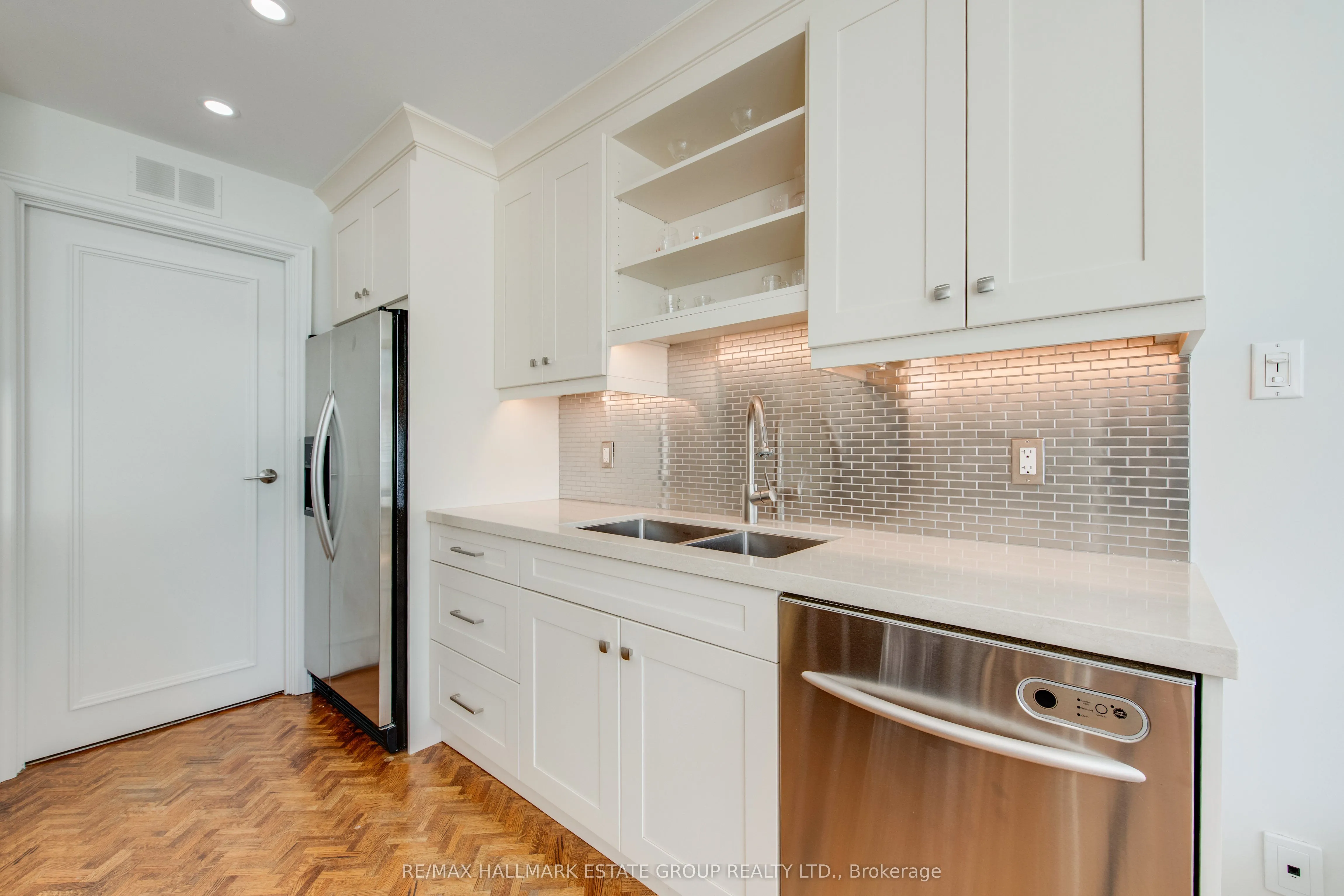 82 Lombard Street, #412