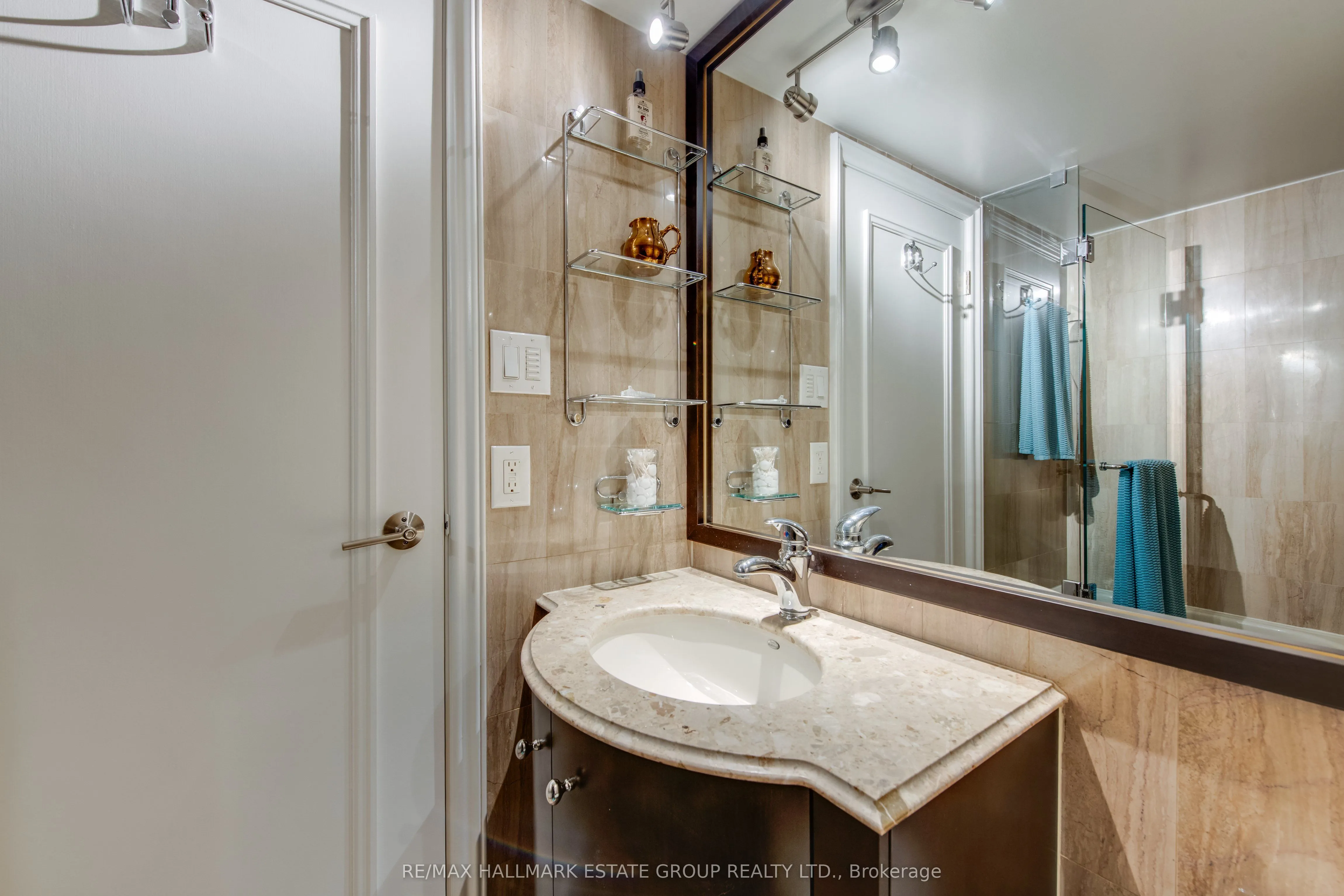 82 Lombard Street, #412