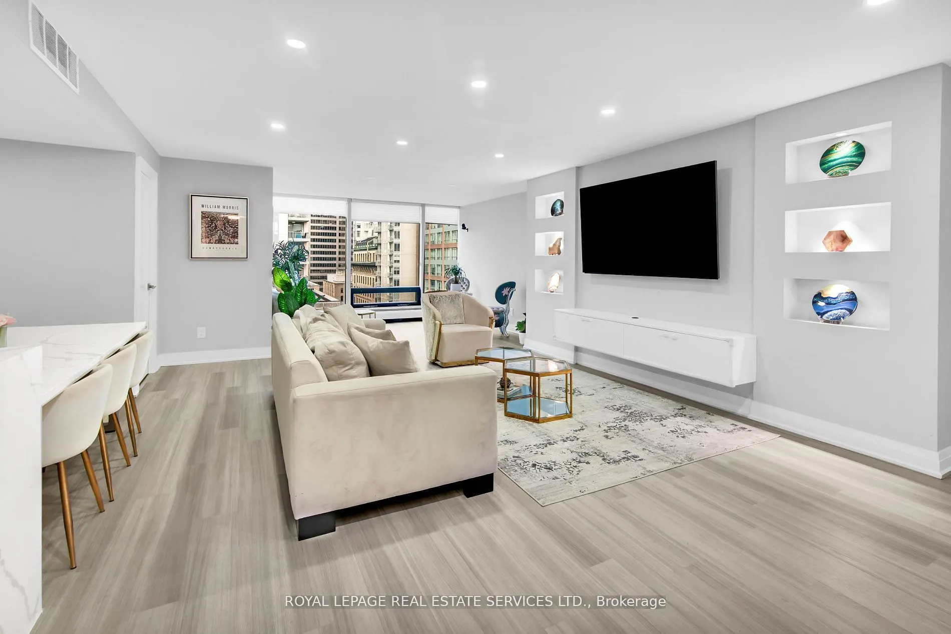 30 Wellington Street E, #2006