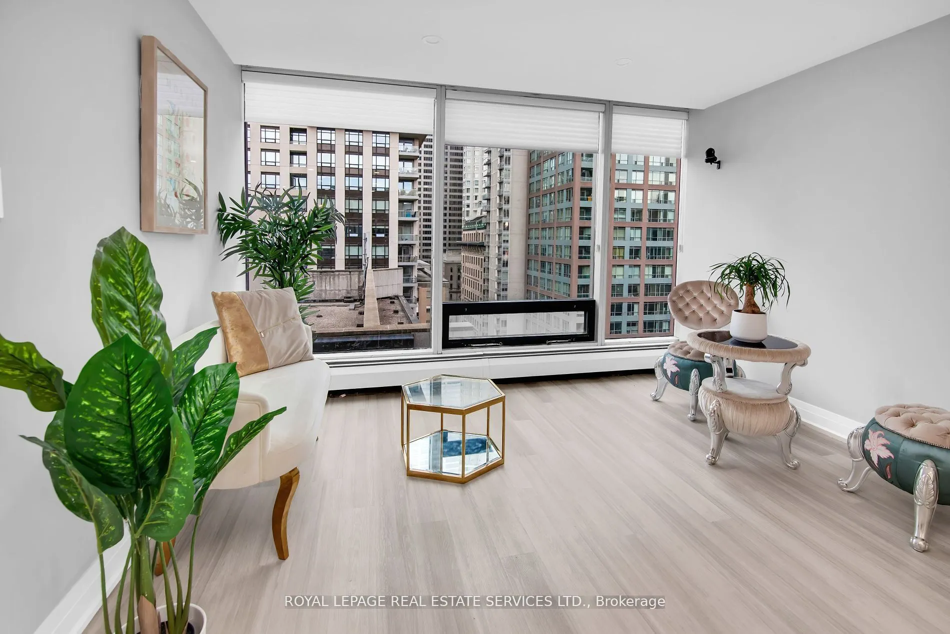 30 Wellington Street E, #2006