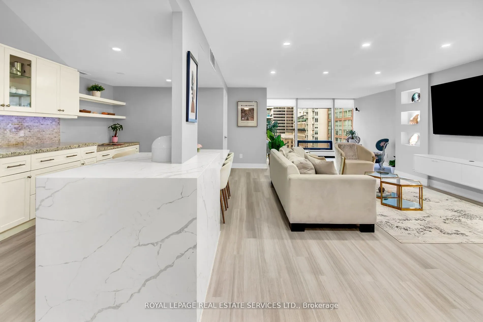 30 Wellington Street E, #2006