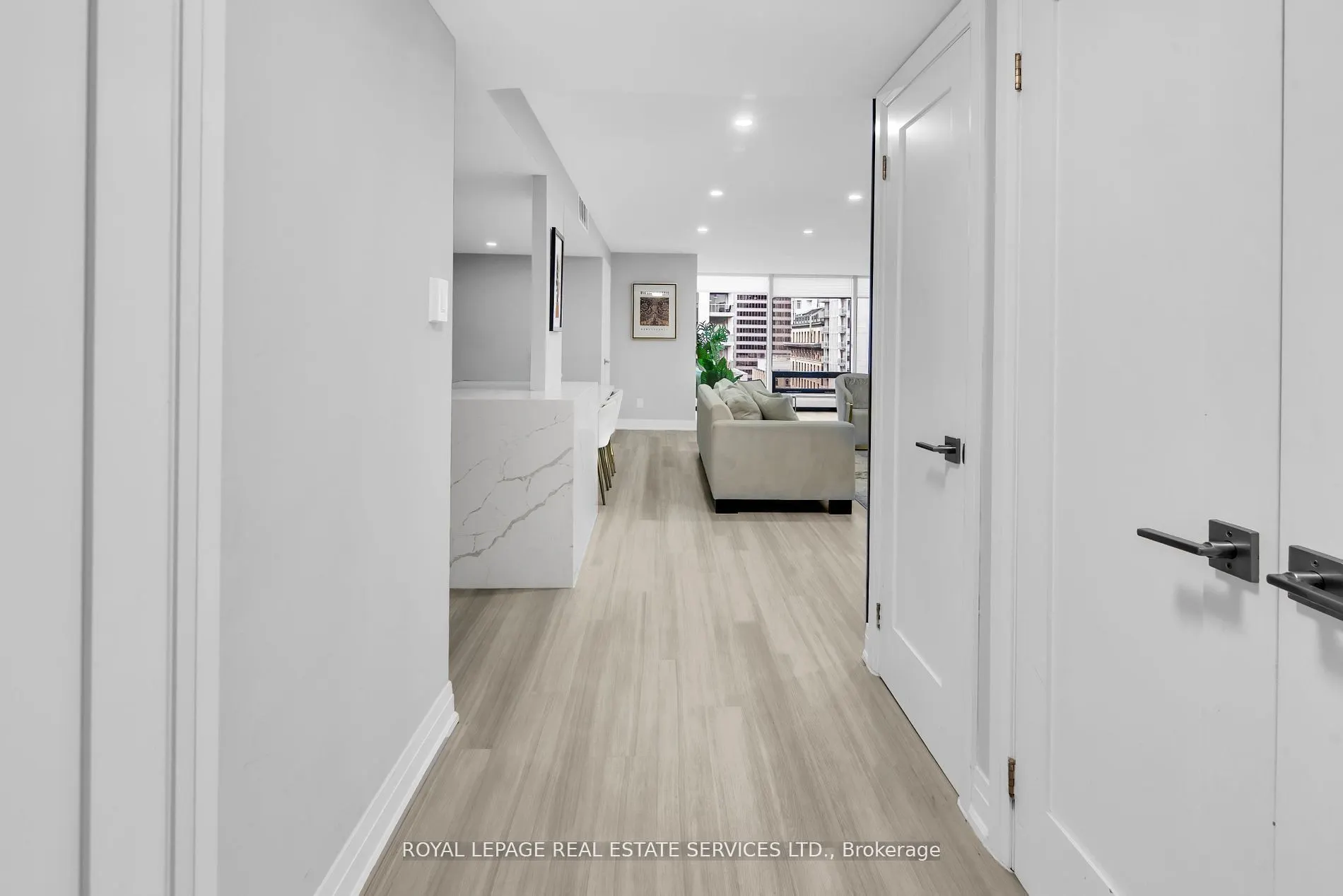 30 Wellington Street E, #2006