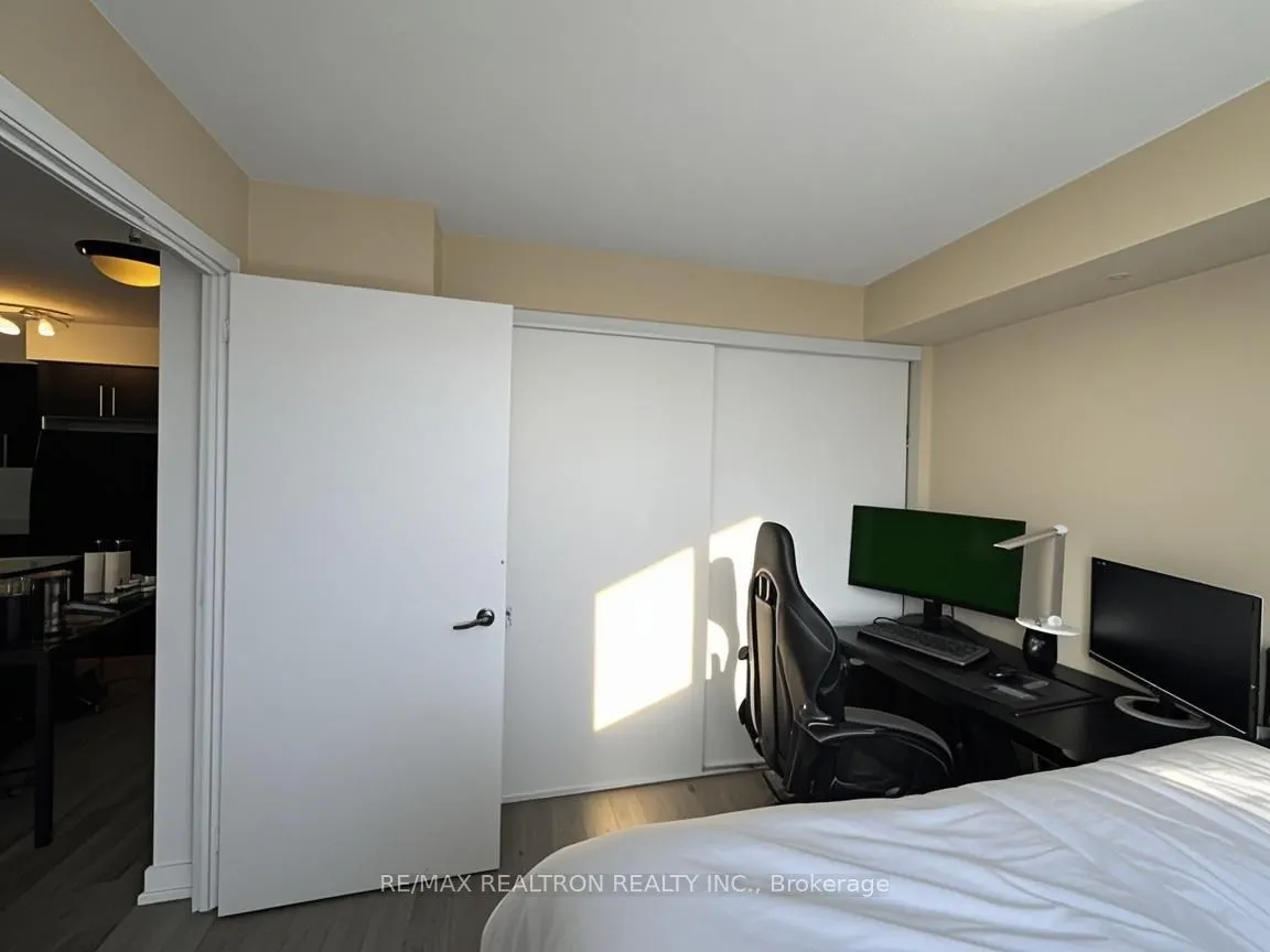 120 Dallimore Circle, #523