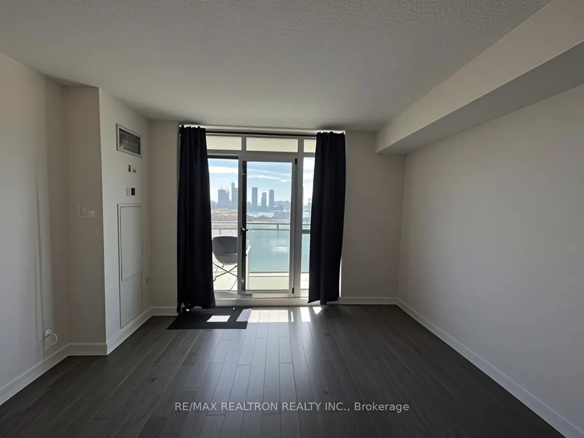 120 Dallimore Circle, #523