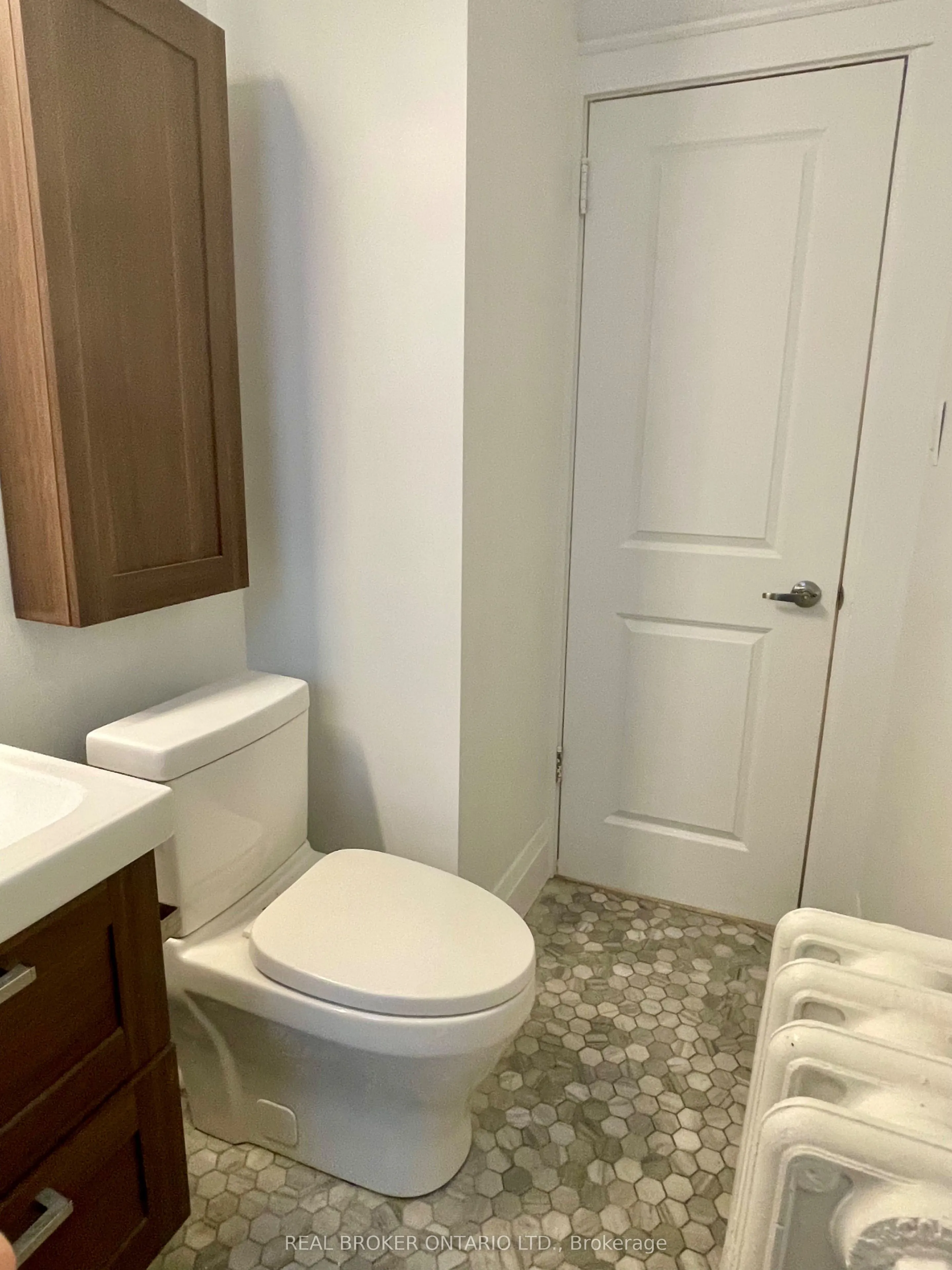 2 Broadway Avenue, #3