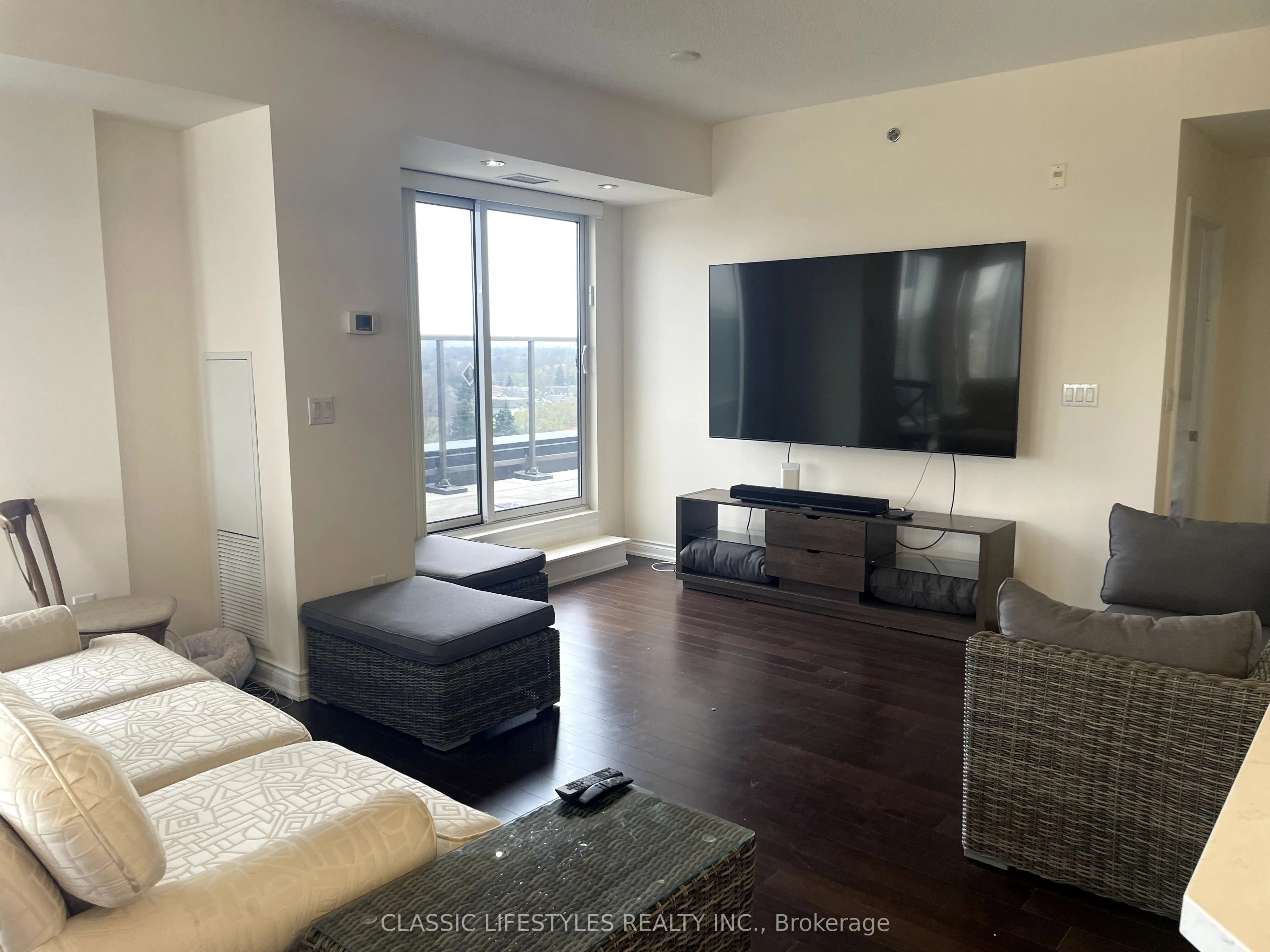 760 Sheppard Avenue W, #906