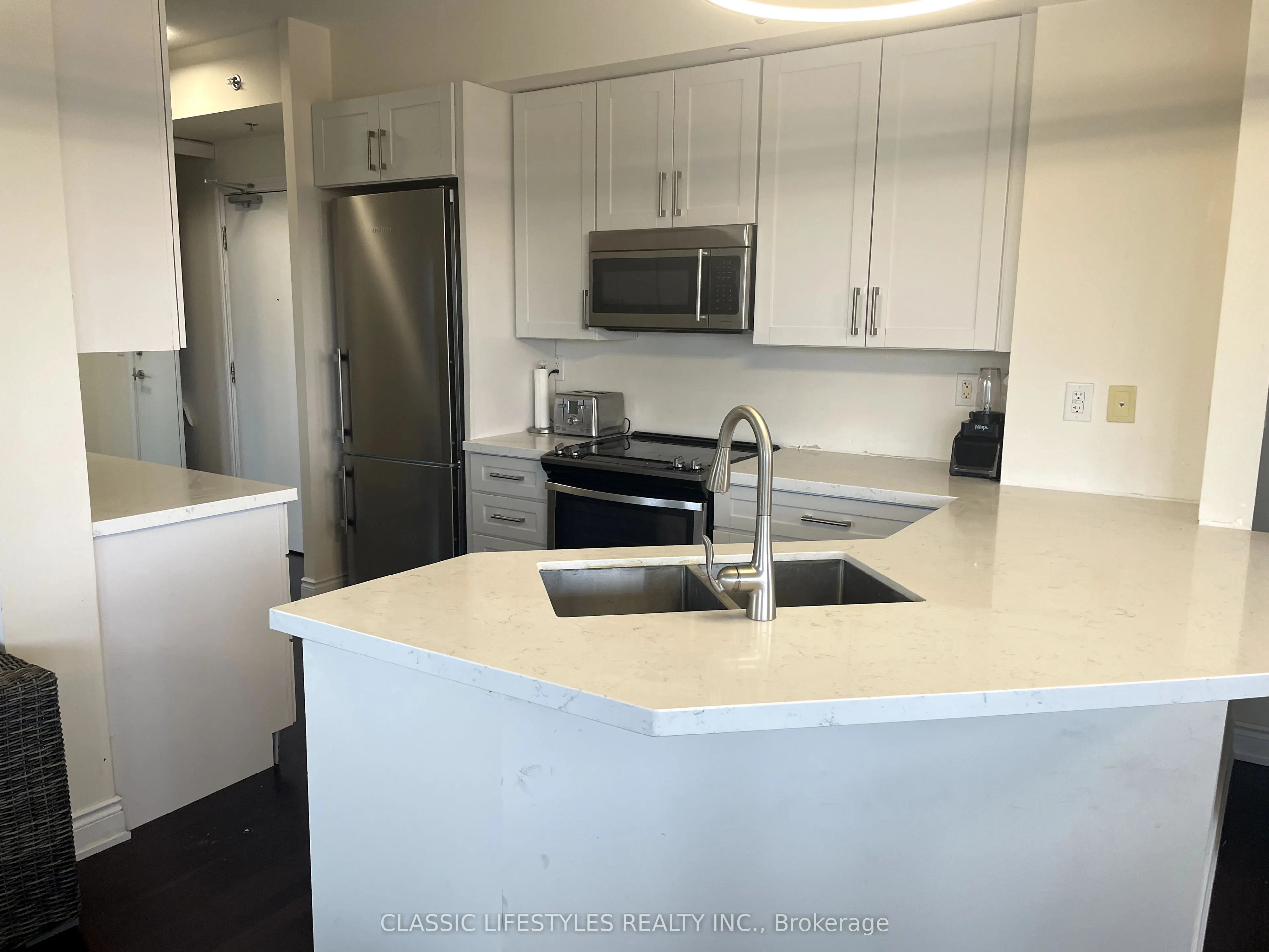 760 Sheppard Avenue W, #906