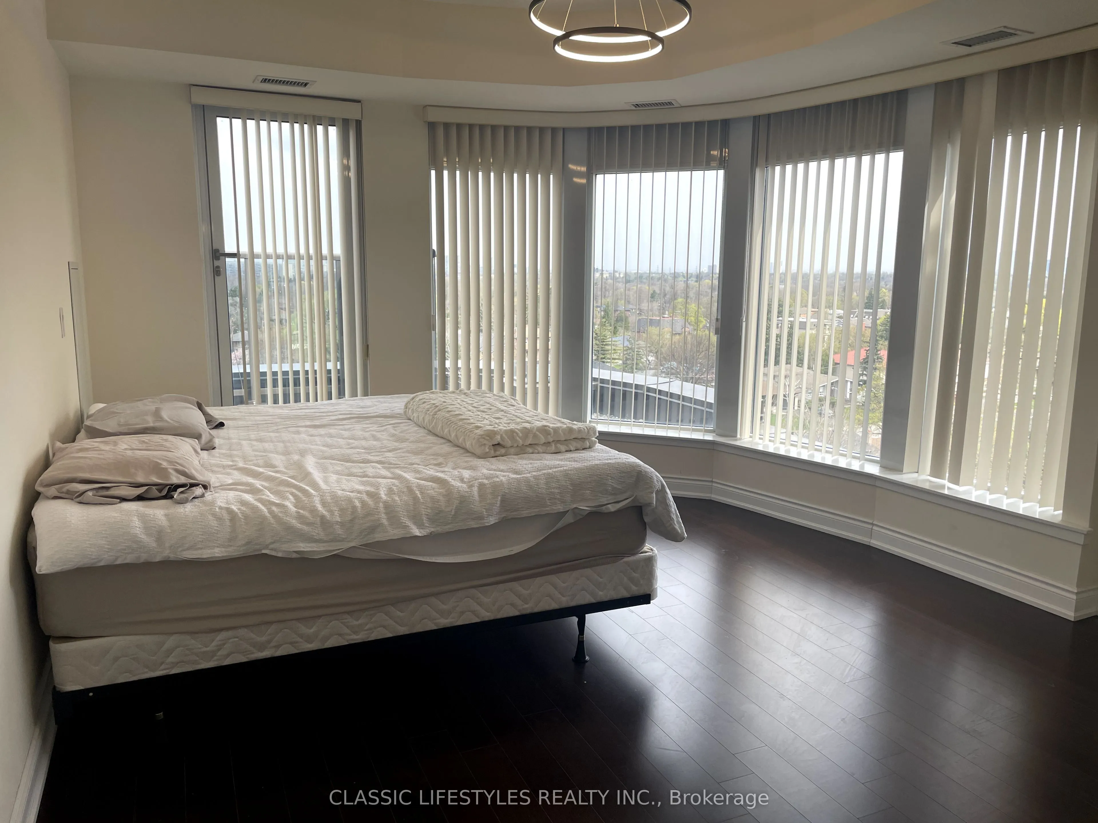 760 Sheppard Avenue W, #906