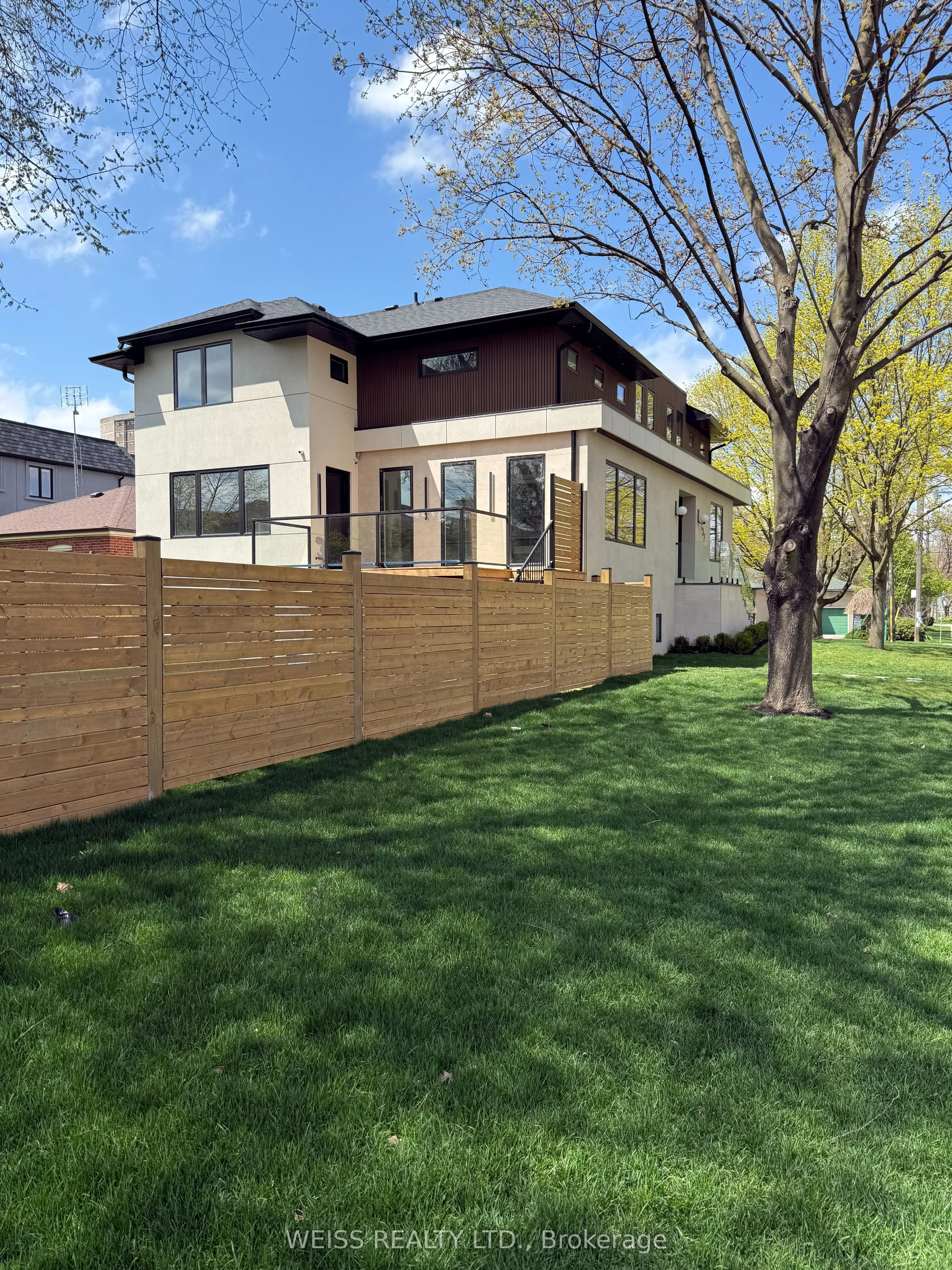 137 Bannockburn Avenue